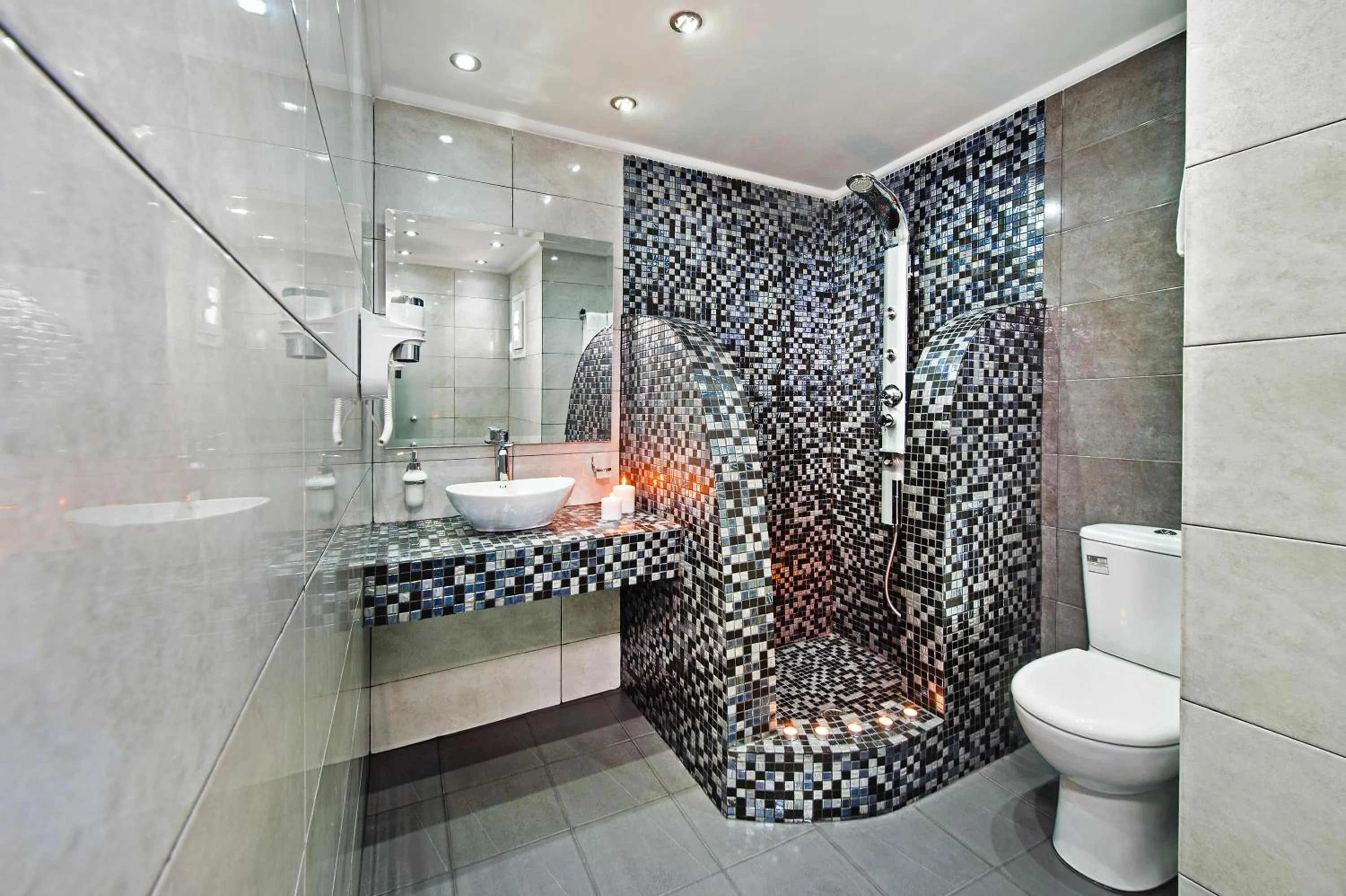 Shower in Gianna Suites