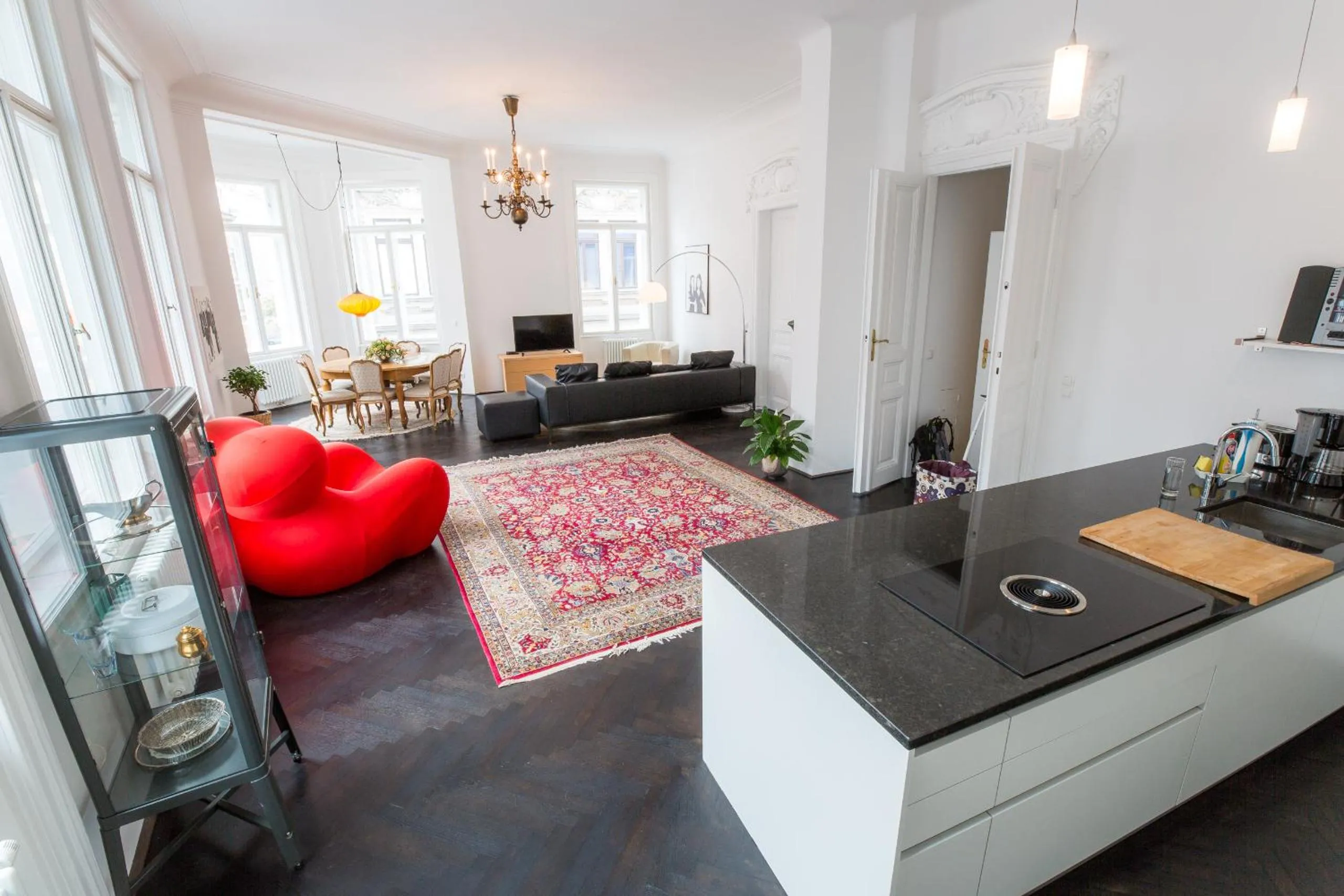 Grand Soho Apartment