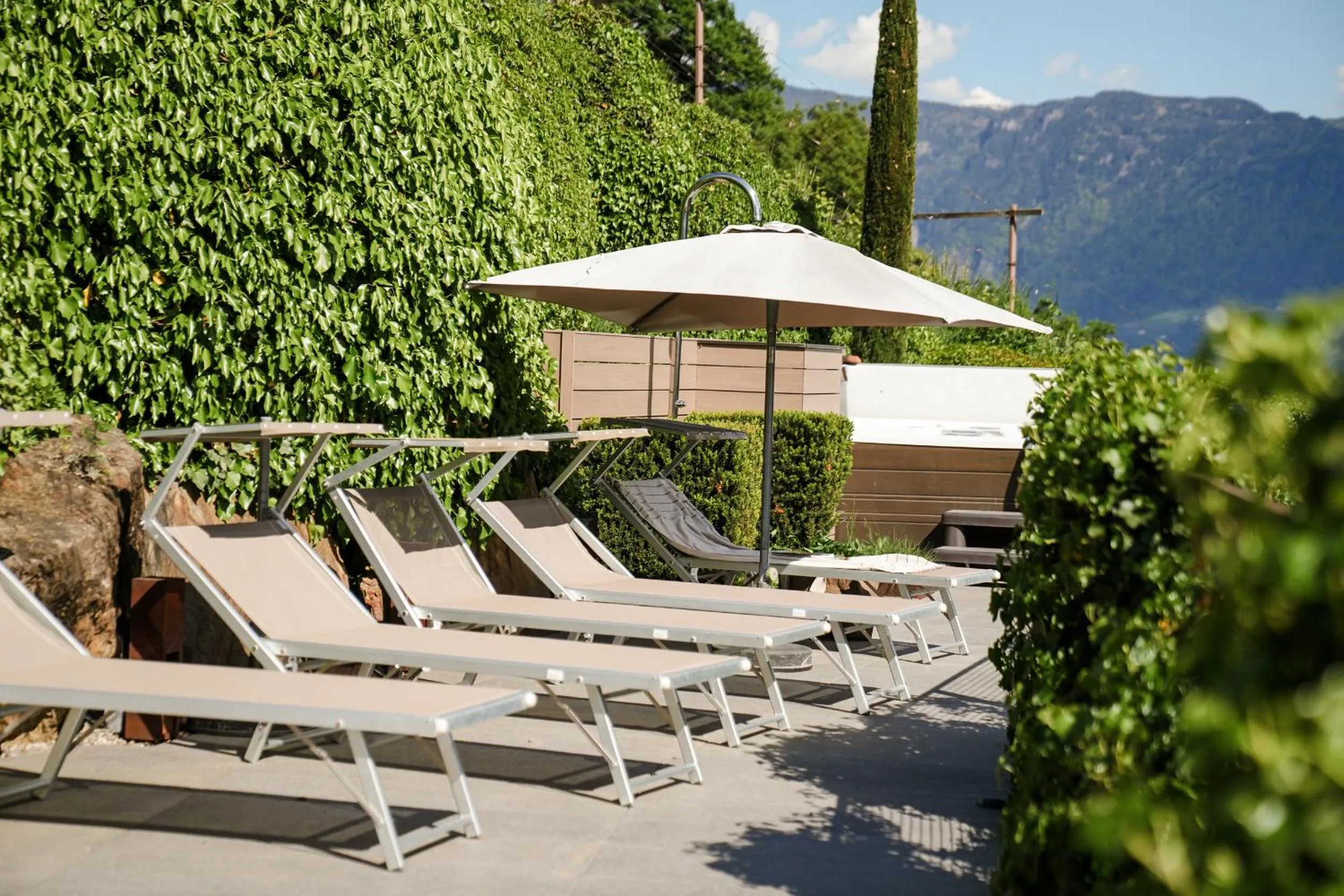 Hot Tub in Paloria Apartments & Sport