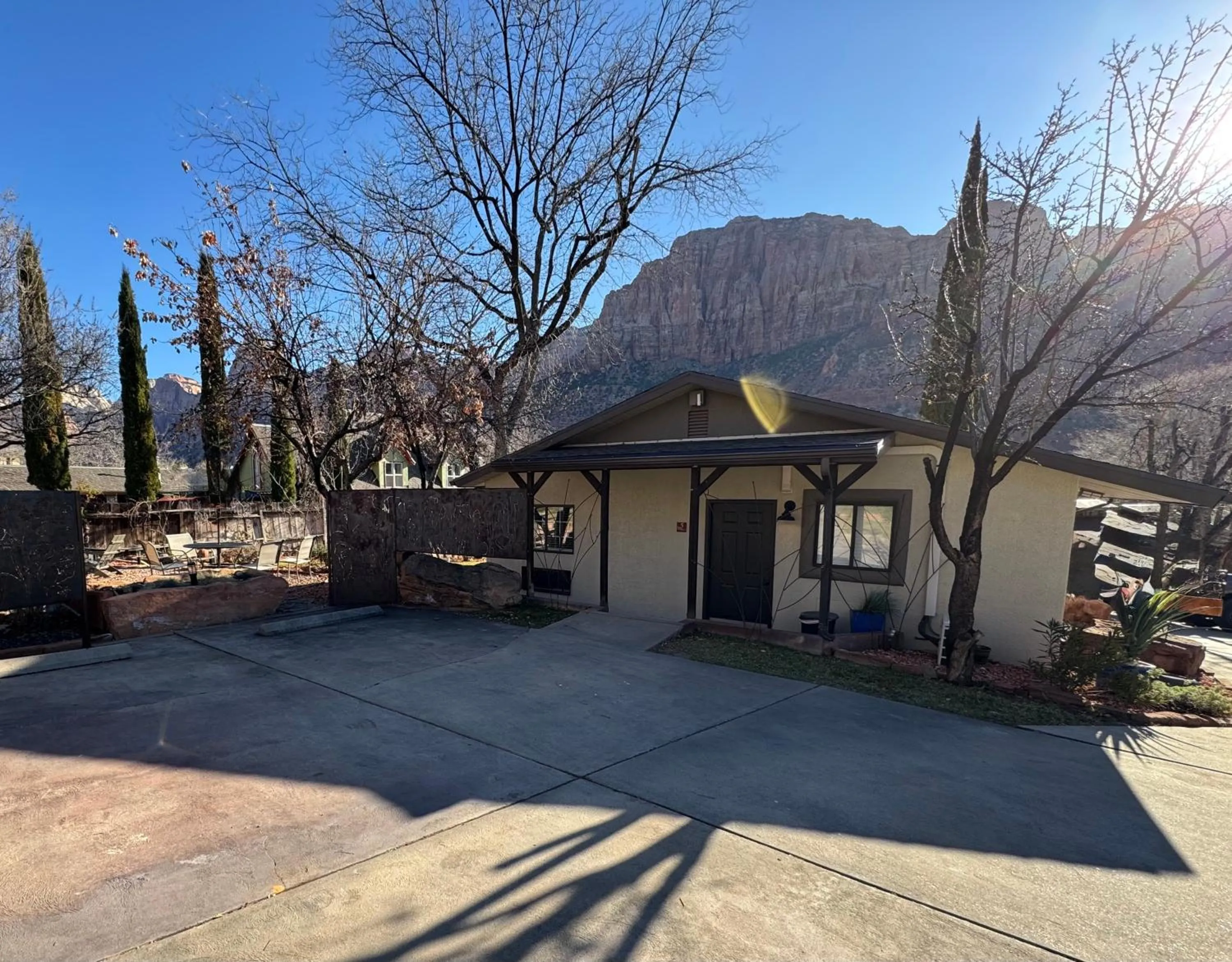 Property building in Red Rock Inn Cottages