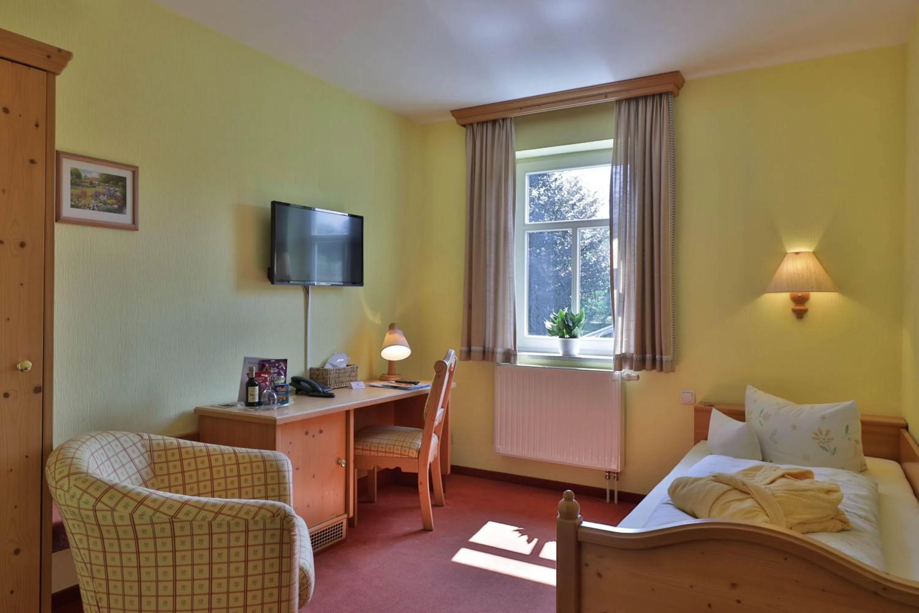 Photo of the whole room, Bed in Hotel Hammermühle