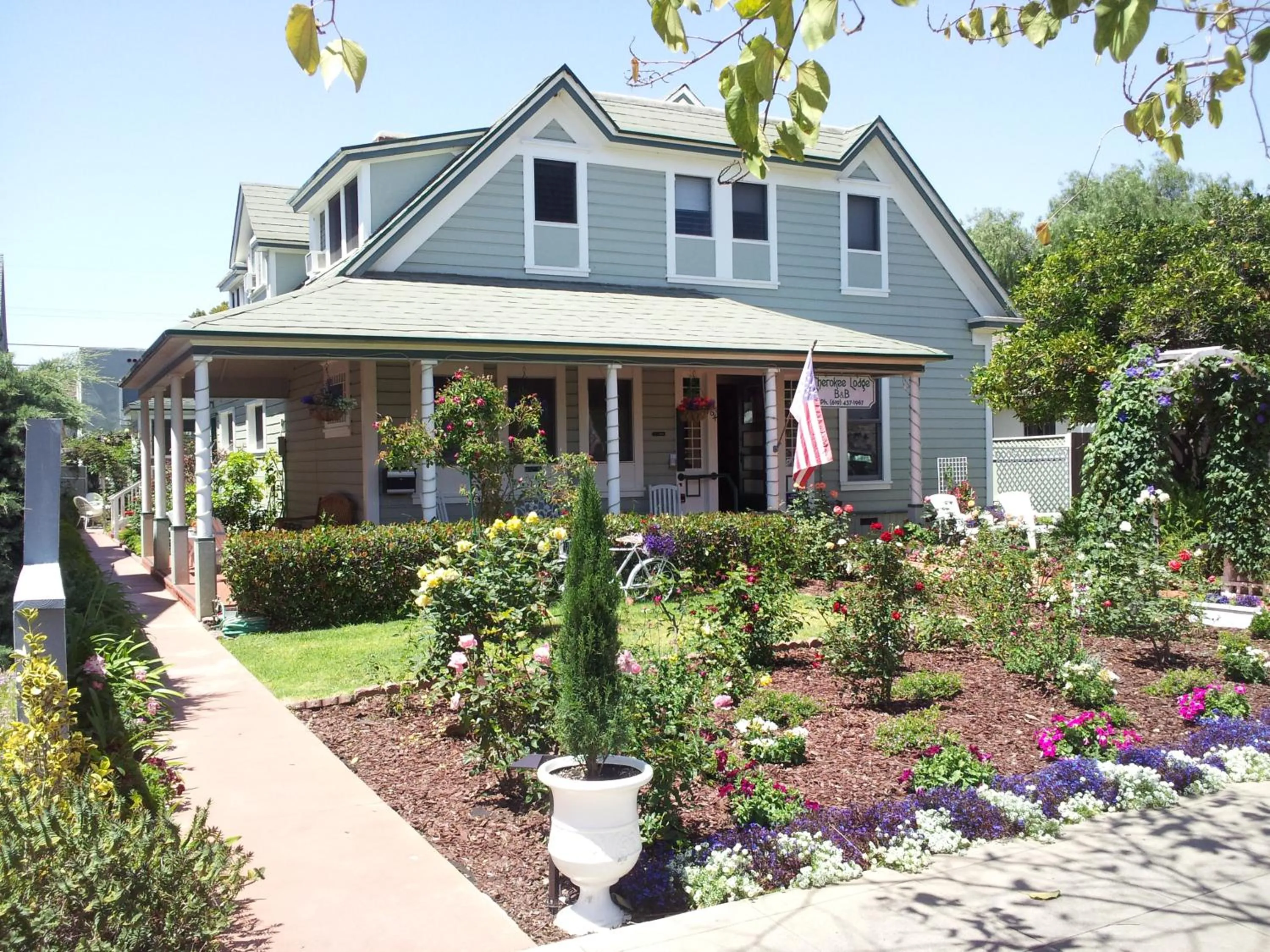 Property building in Cherokee Lodge