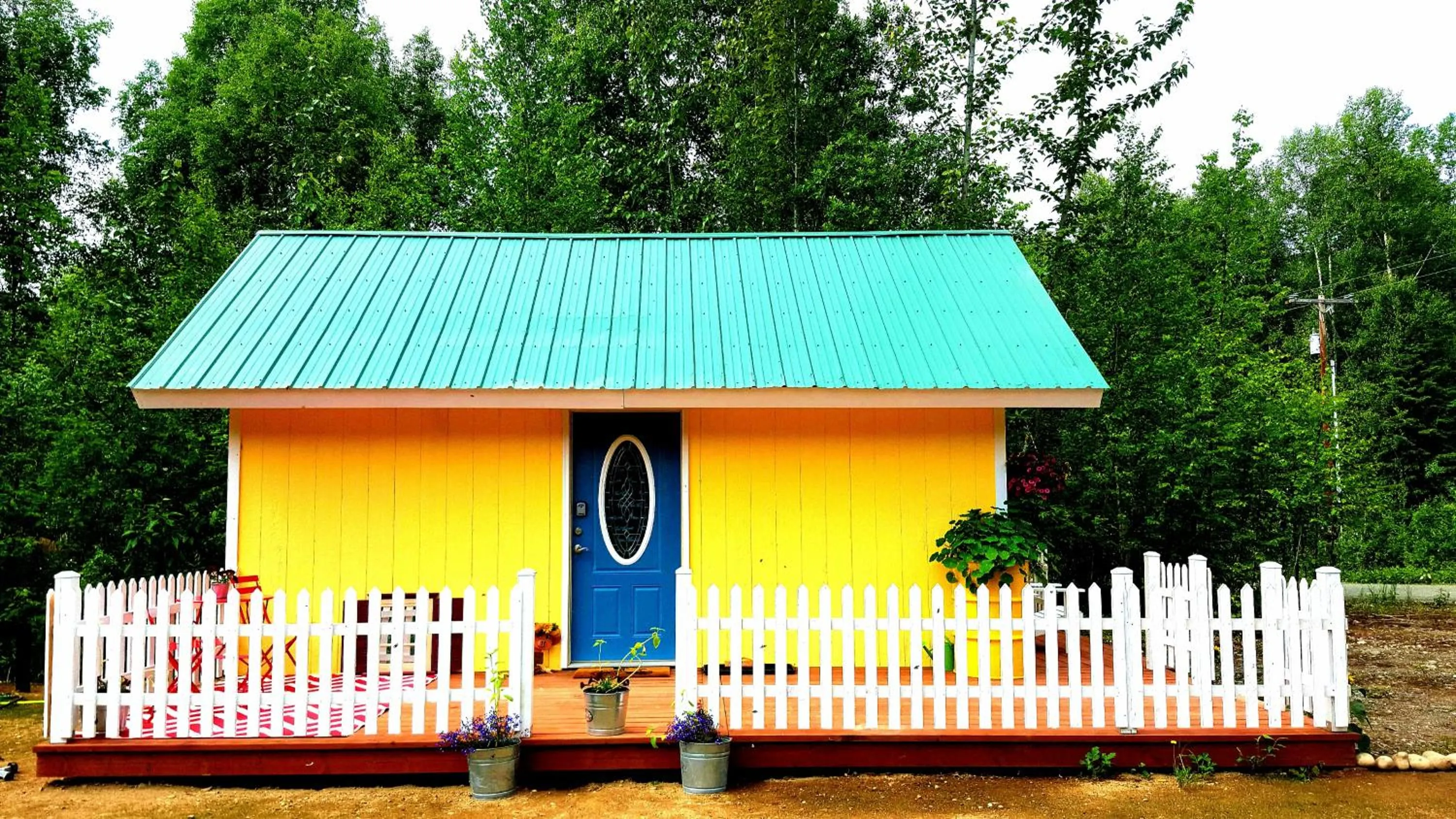 Property building in Sunshine Cottage