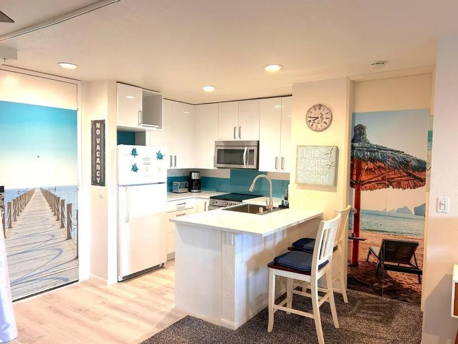Kitchen or kitchenette in Beachside Retreat