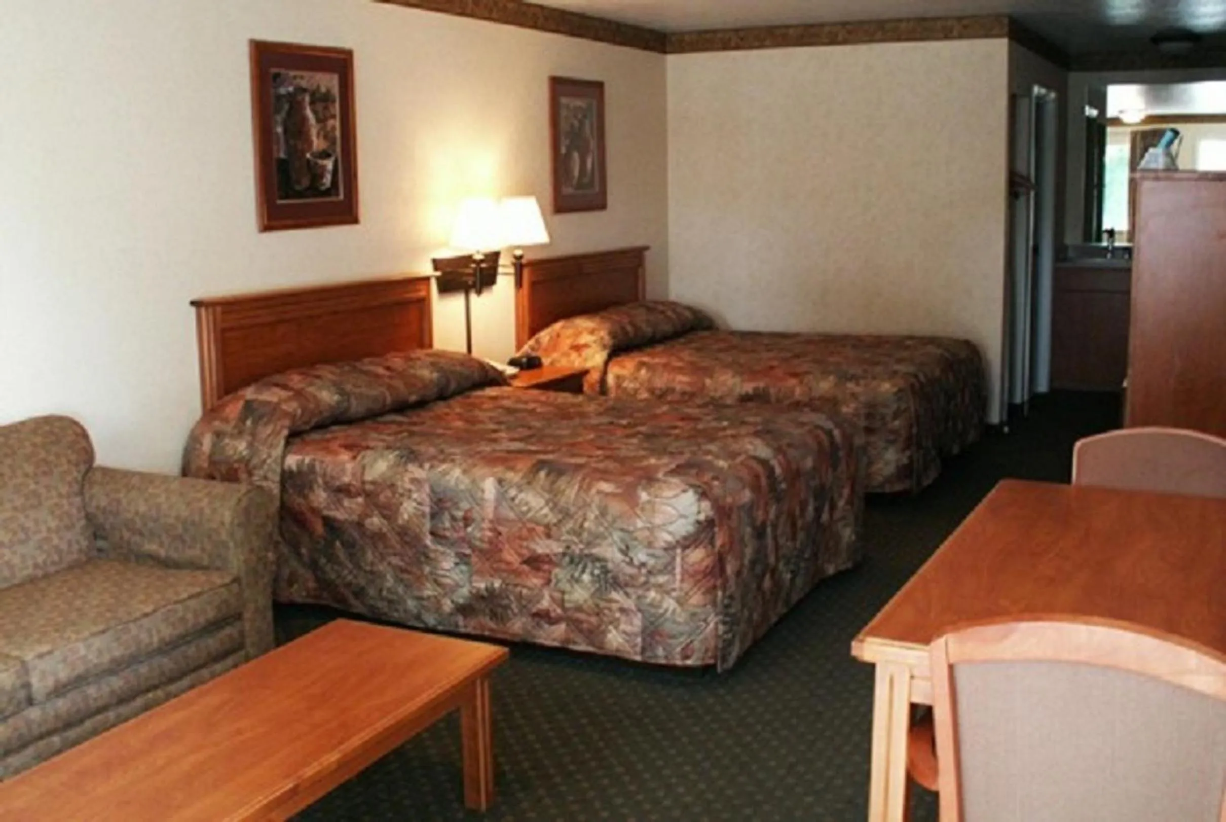 Photo of the whole room in White River Inn