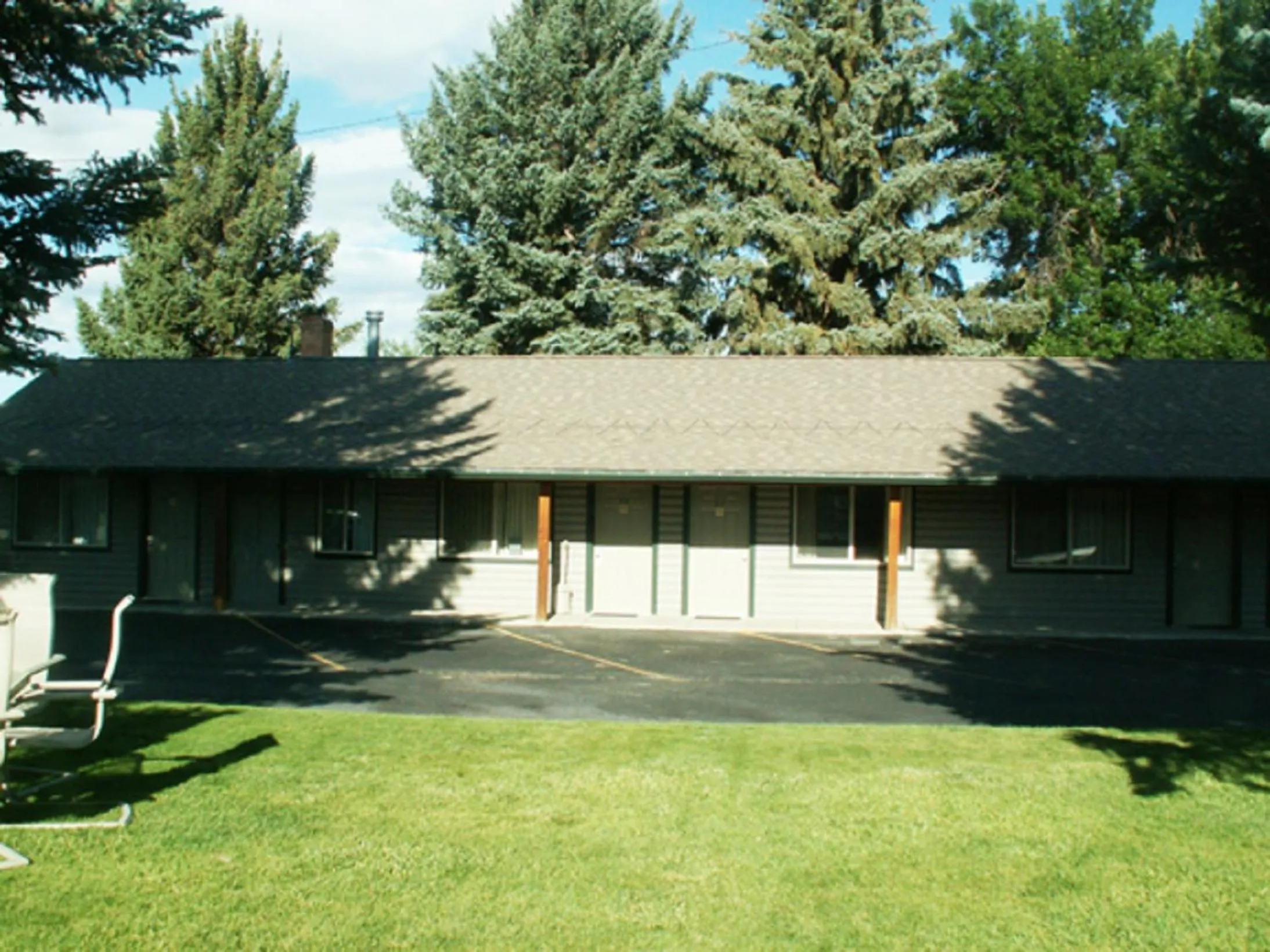 Property building in White River Inn