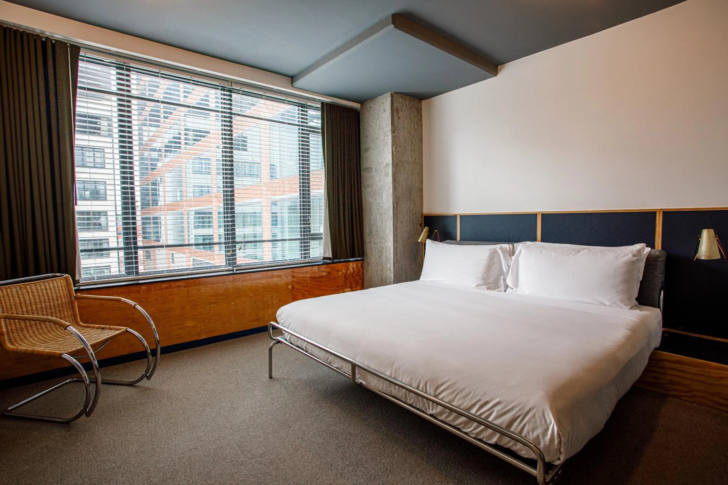 Seating area, Bed in The Emily Hotel