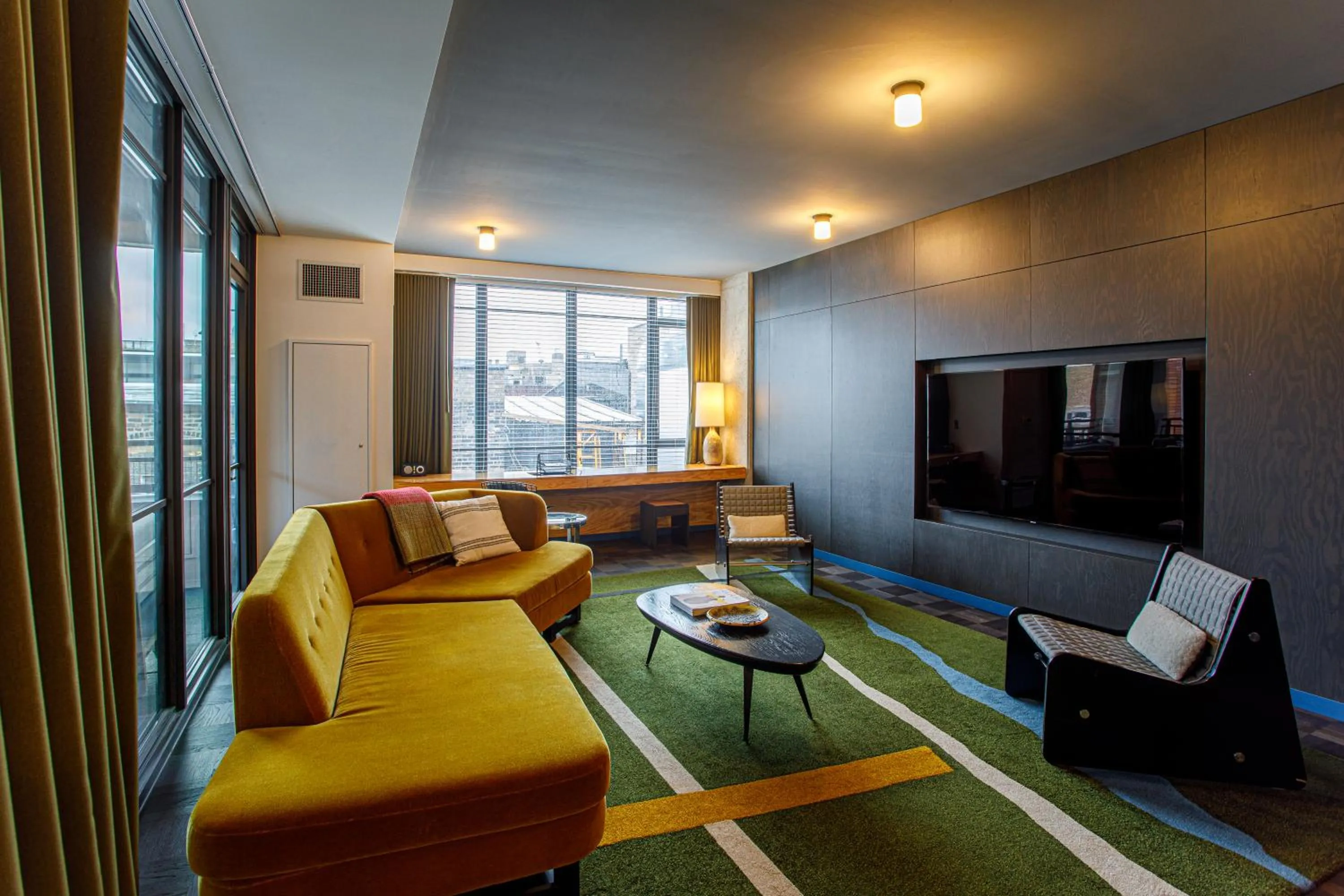 Communal lounge/ TV room in The Emily Hotel