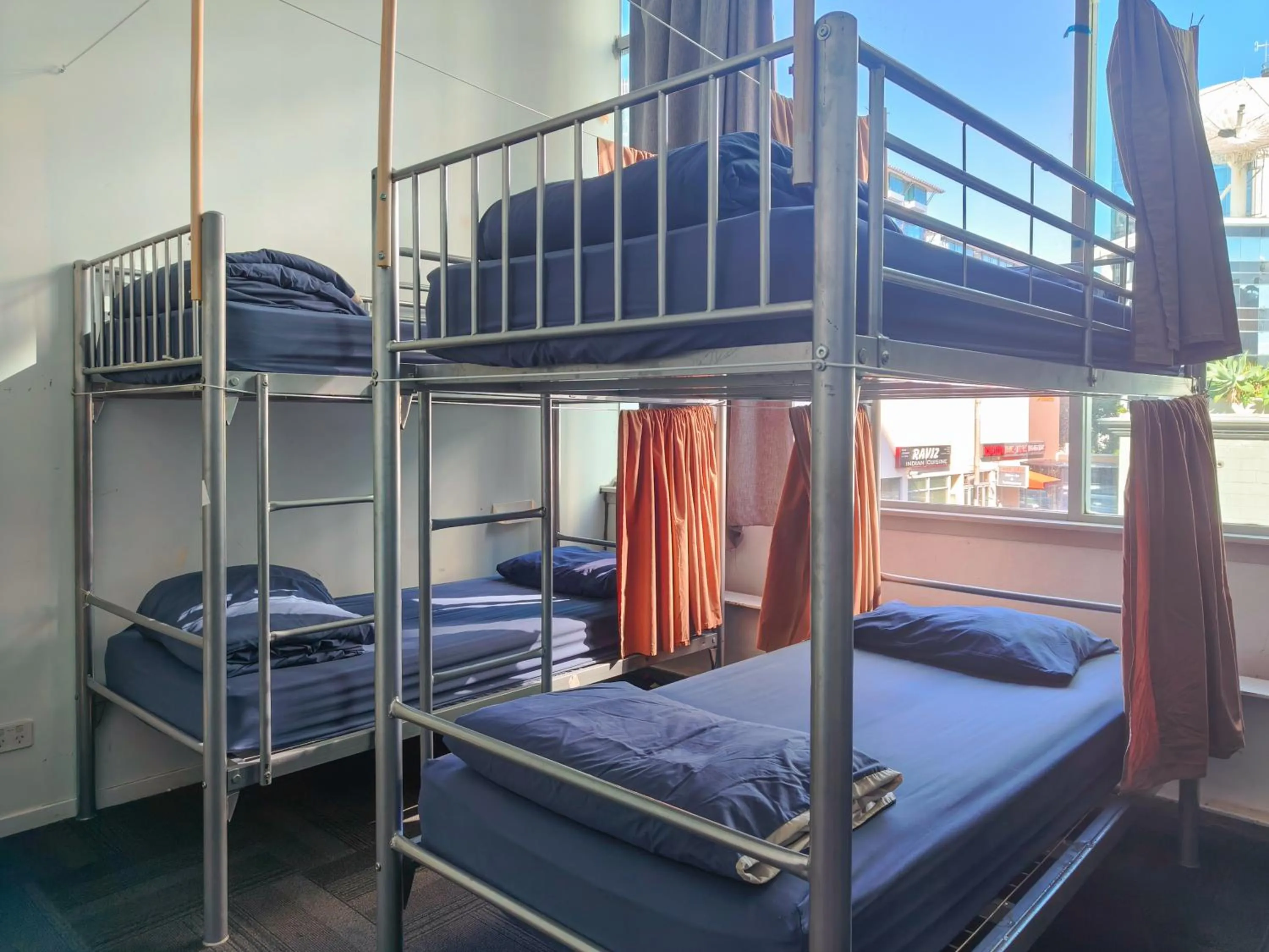 Bedroom, Bed in Metro Adventurer Backpackers