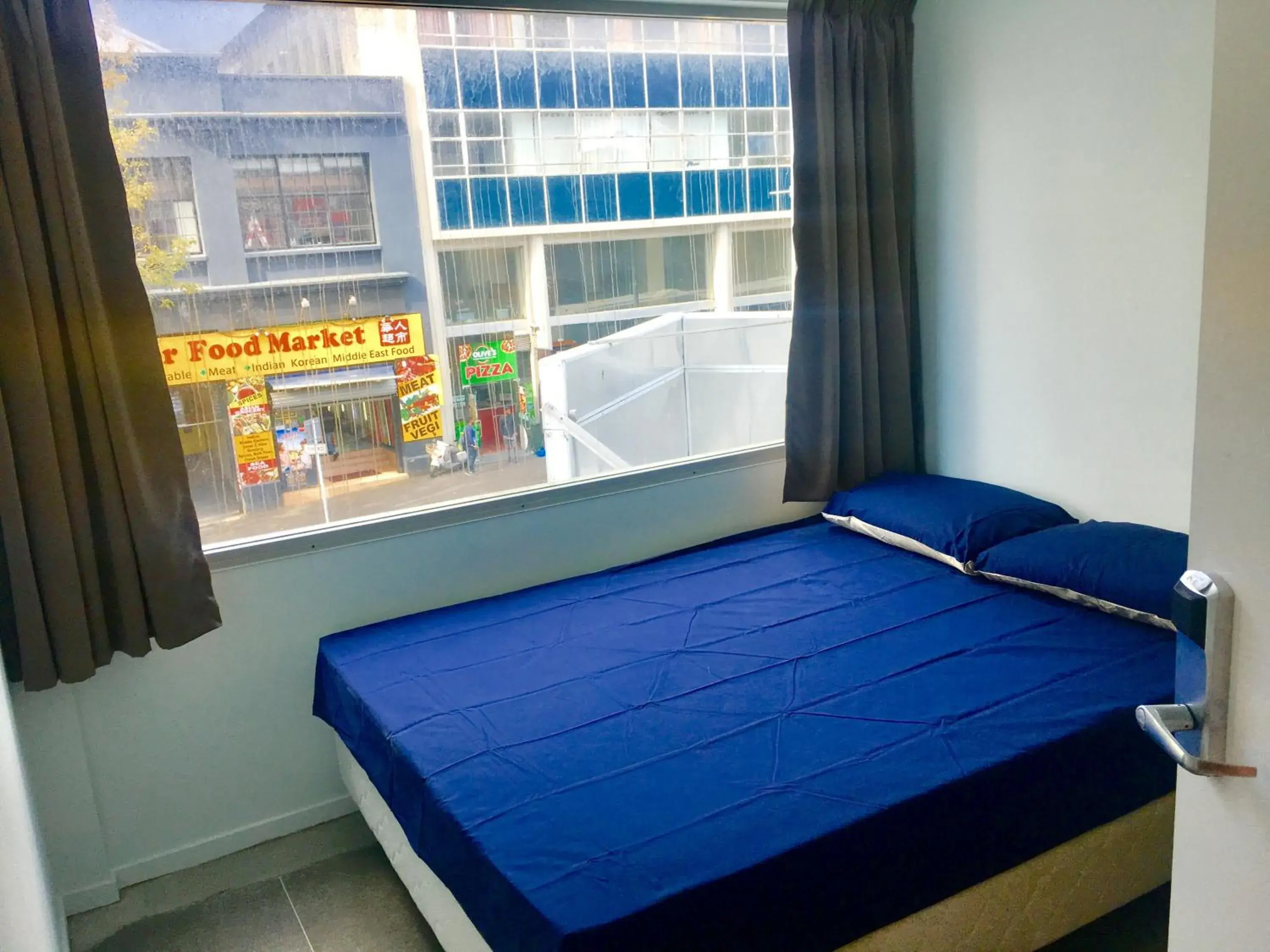 Bed in Metro Adventurer Backpackers Bed in Metro Adventurer Backpackers