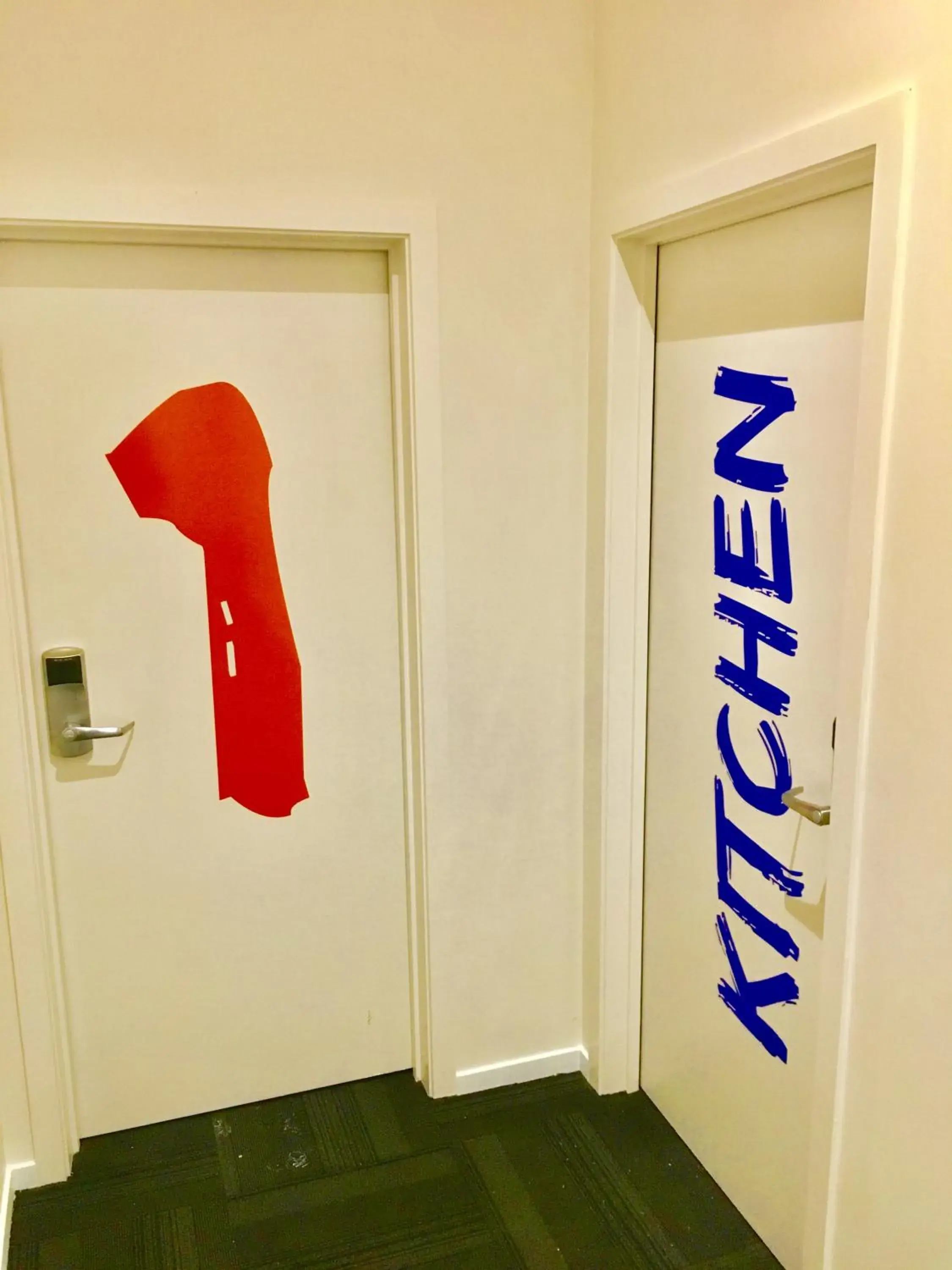 Communal kitchen in Metro Adventurer Backpackers Communal kitchen in Metro Adventurer Backpackers