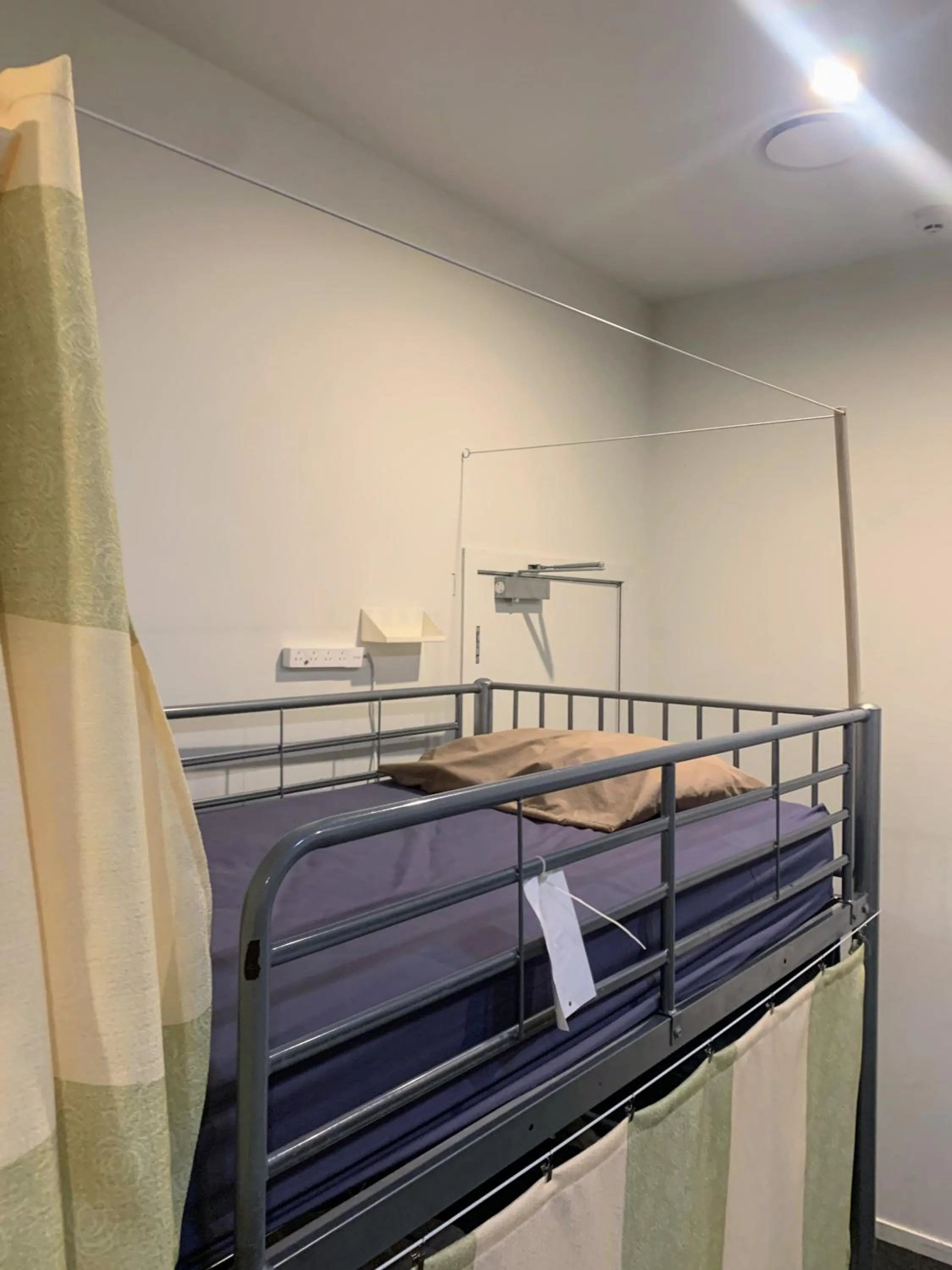 Bedroom, Bed in Metro Adventurer Backpackers