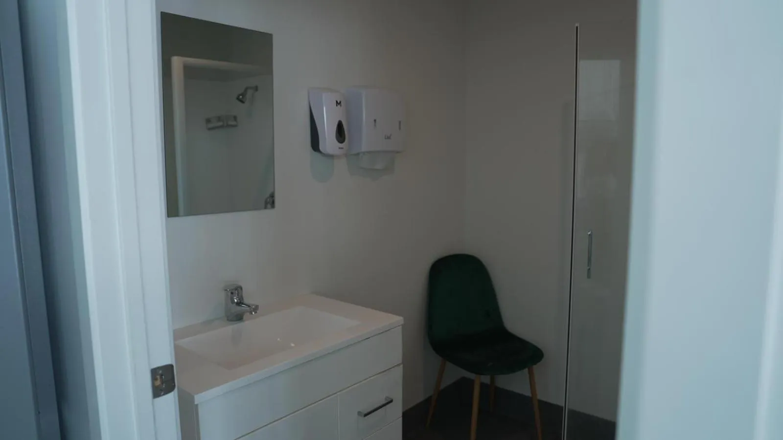 Bathroom in Metro Adventurer Backpackers