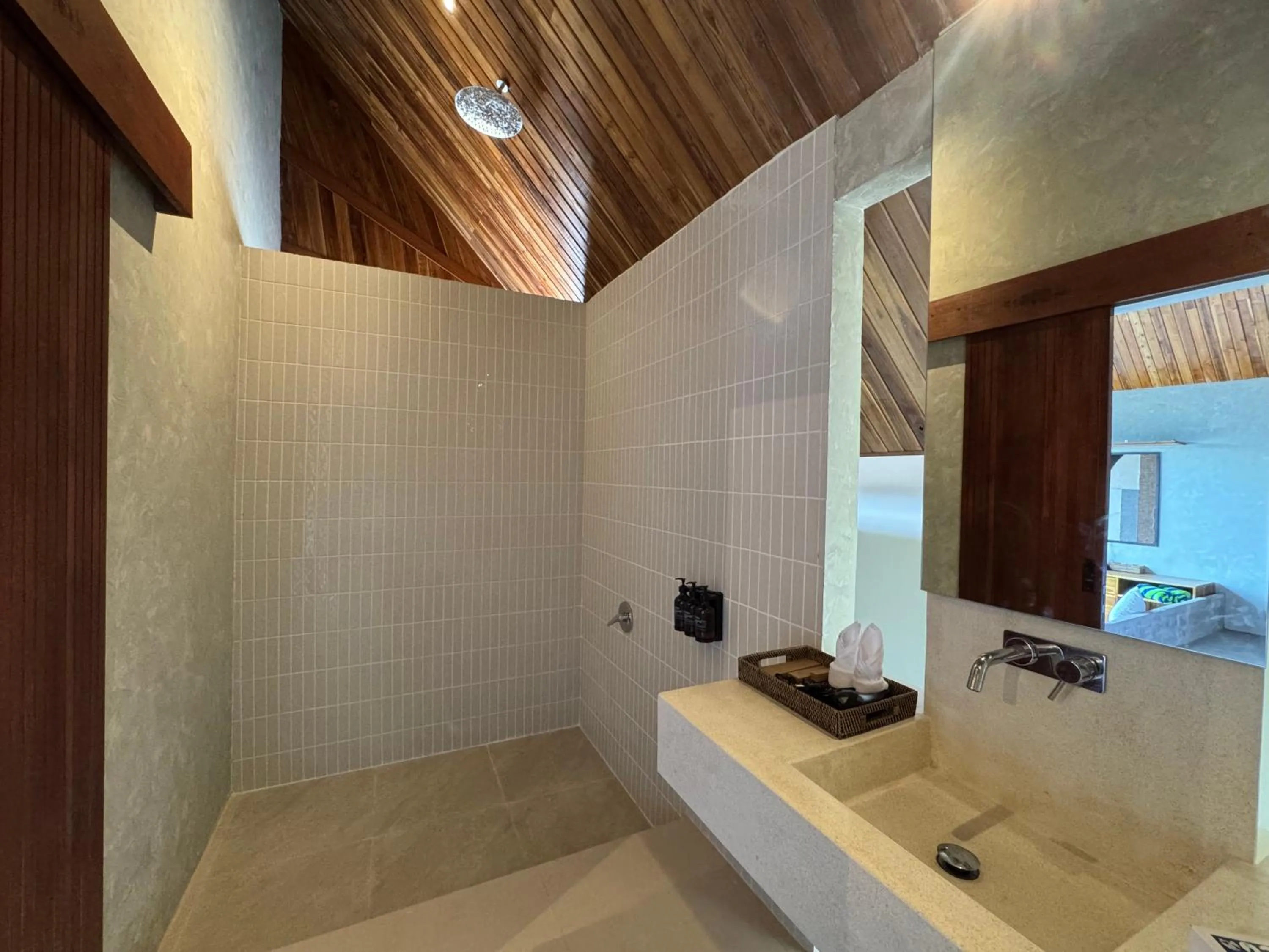 Shower in The Cubang Hut's Lembongan