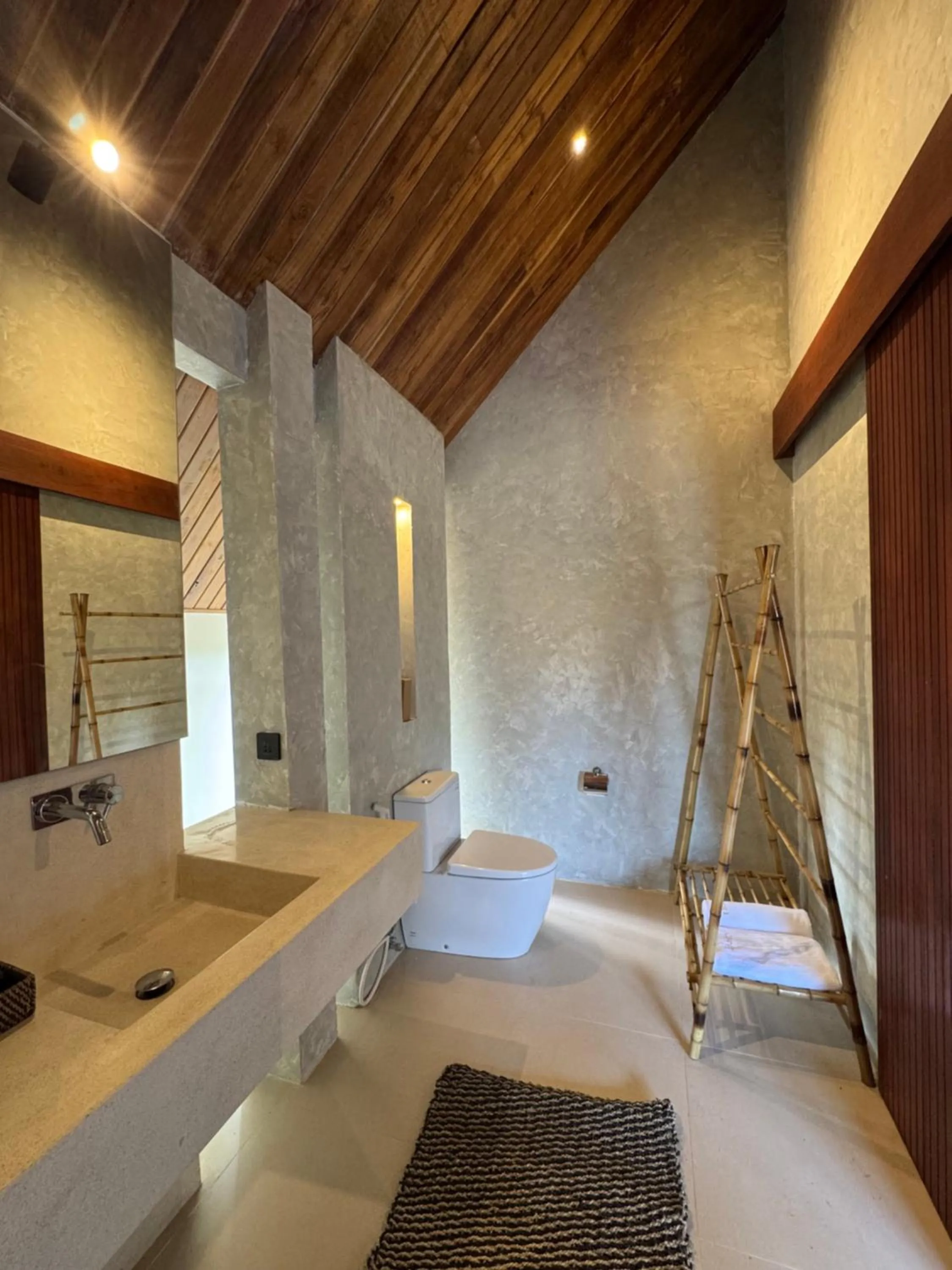 Bathroom in The Cubang Hut's Lembongan