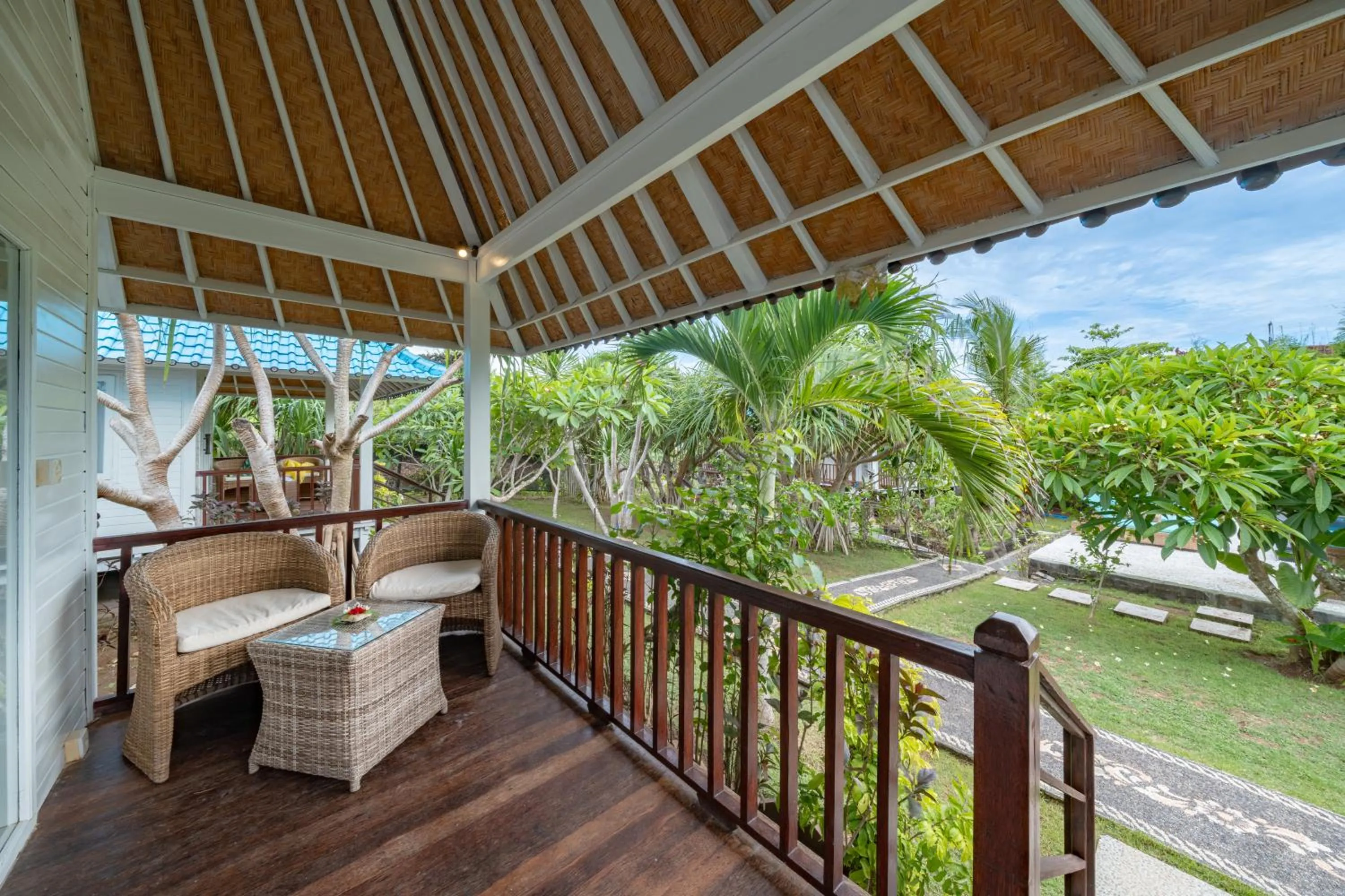 Patio in The Cubang Hut's Lembongan