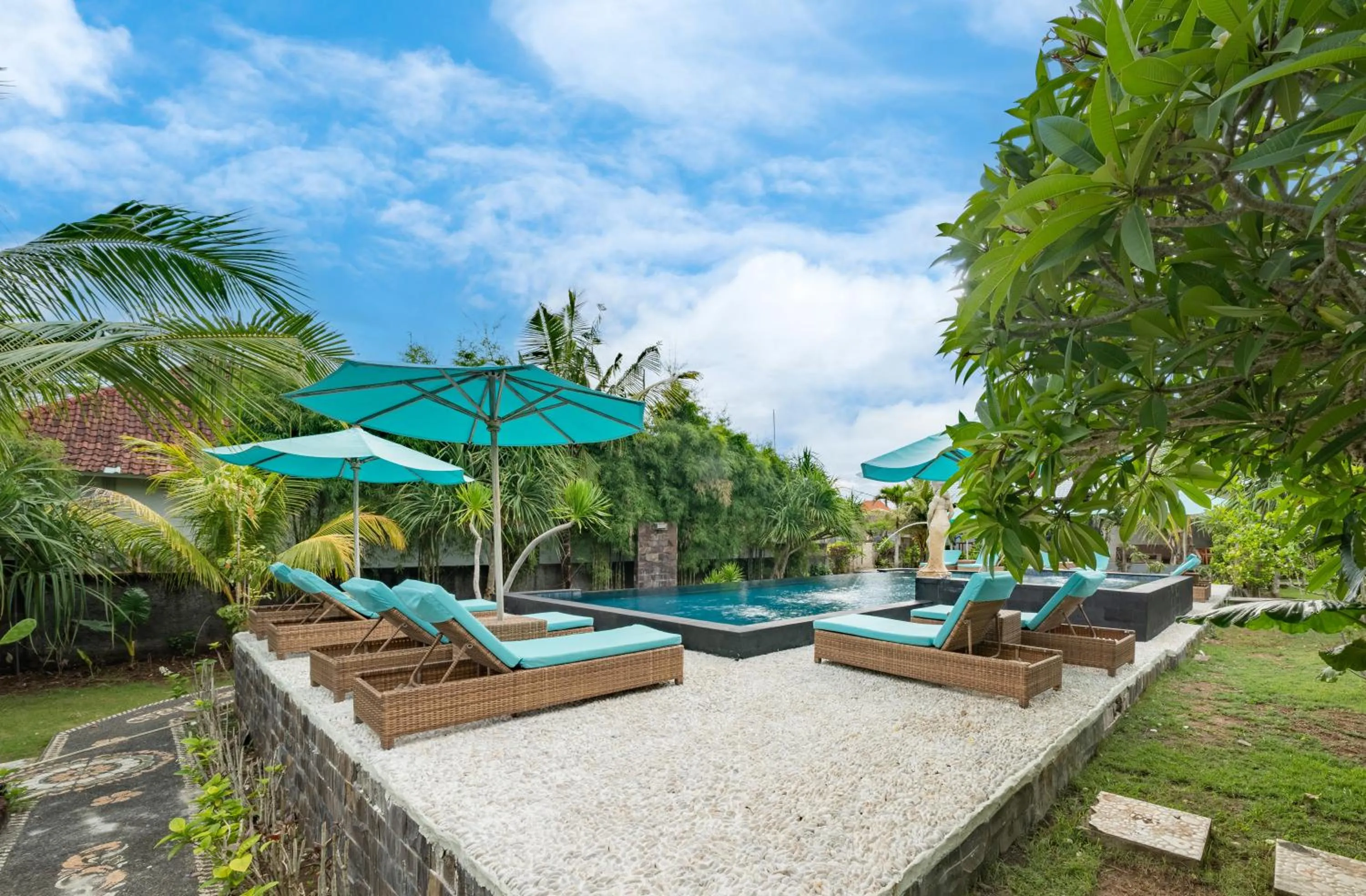 Pool view in The Cubang Hut's Lembongan