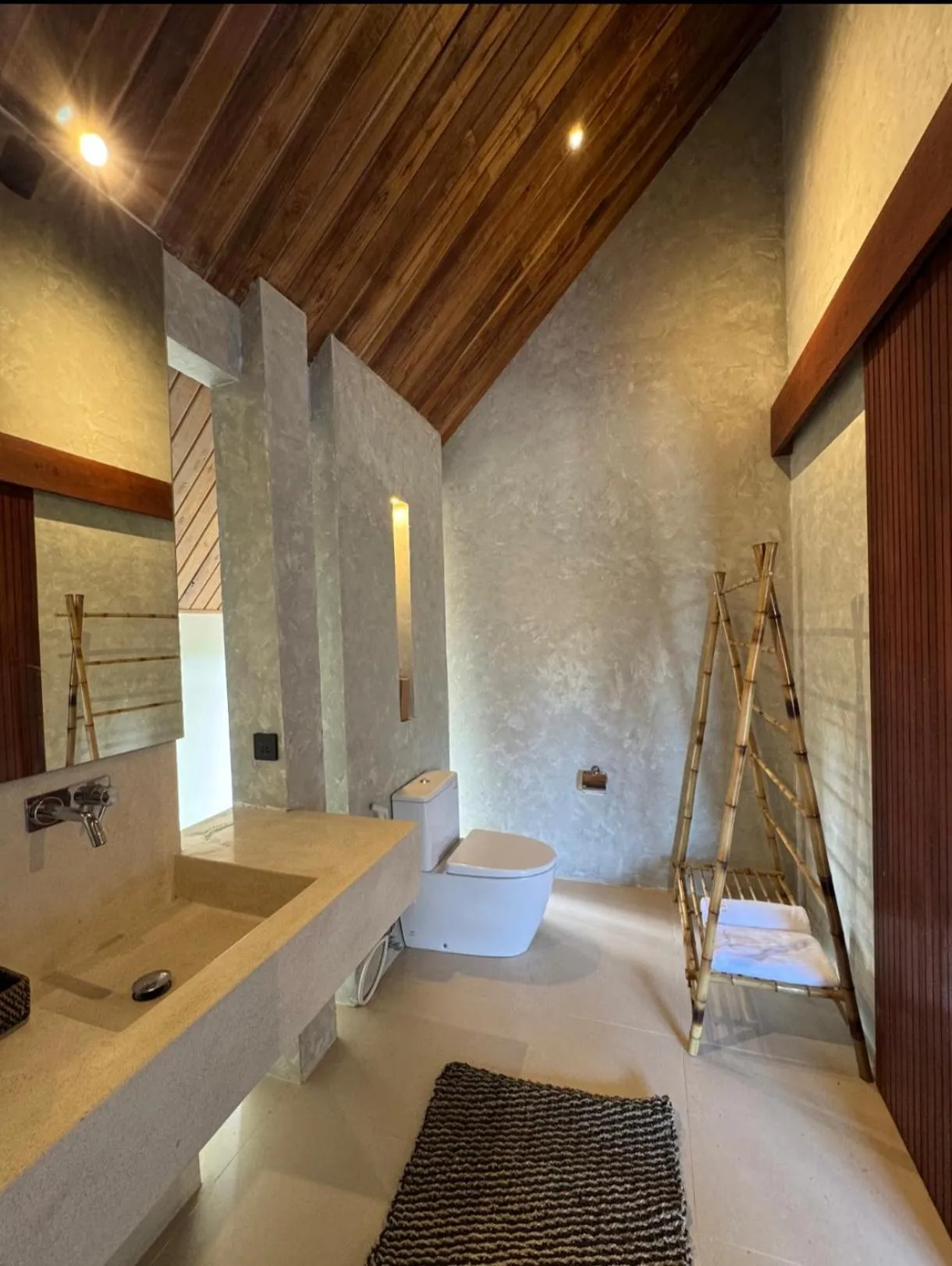 Bathroom in The Cubang Hut's Lembongan