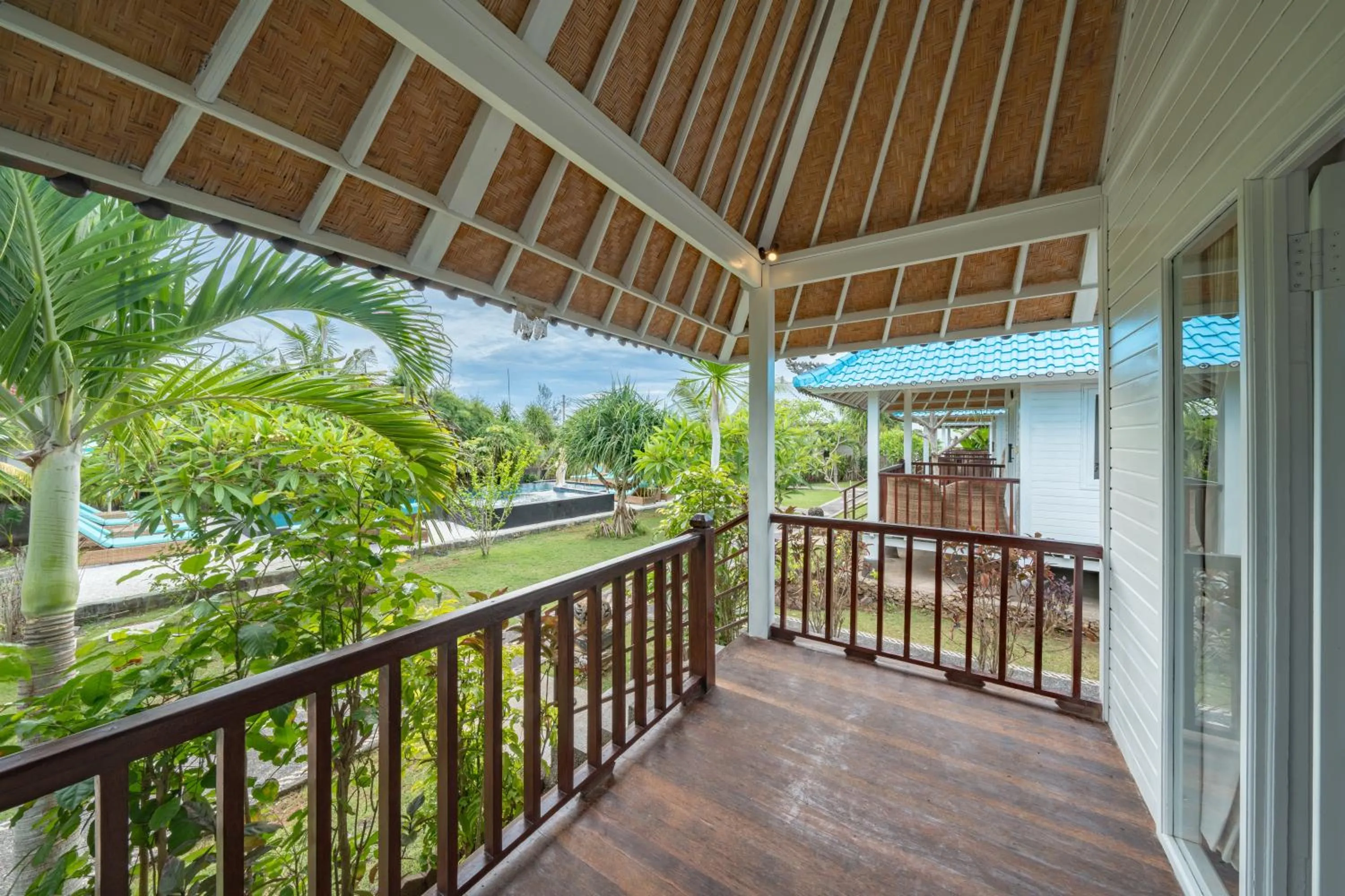 Patio in The Cubang Hut's Lembongan
