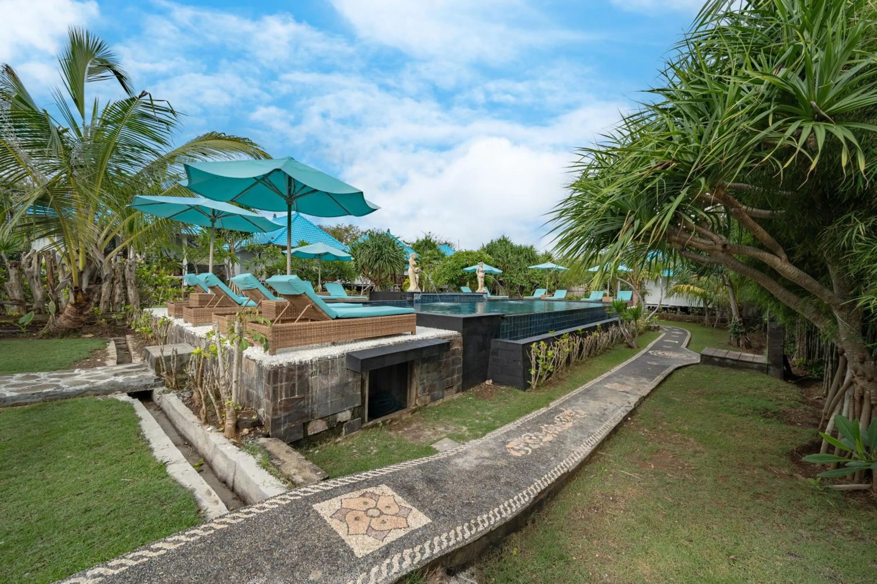 Swimming pool in The Cubang Hut's Lembongan
