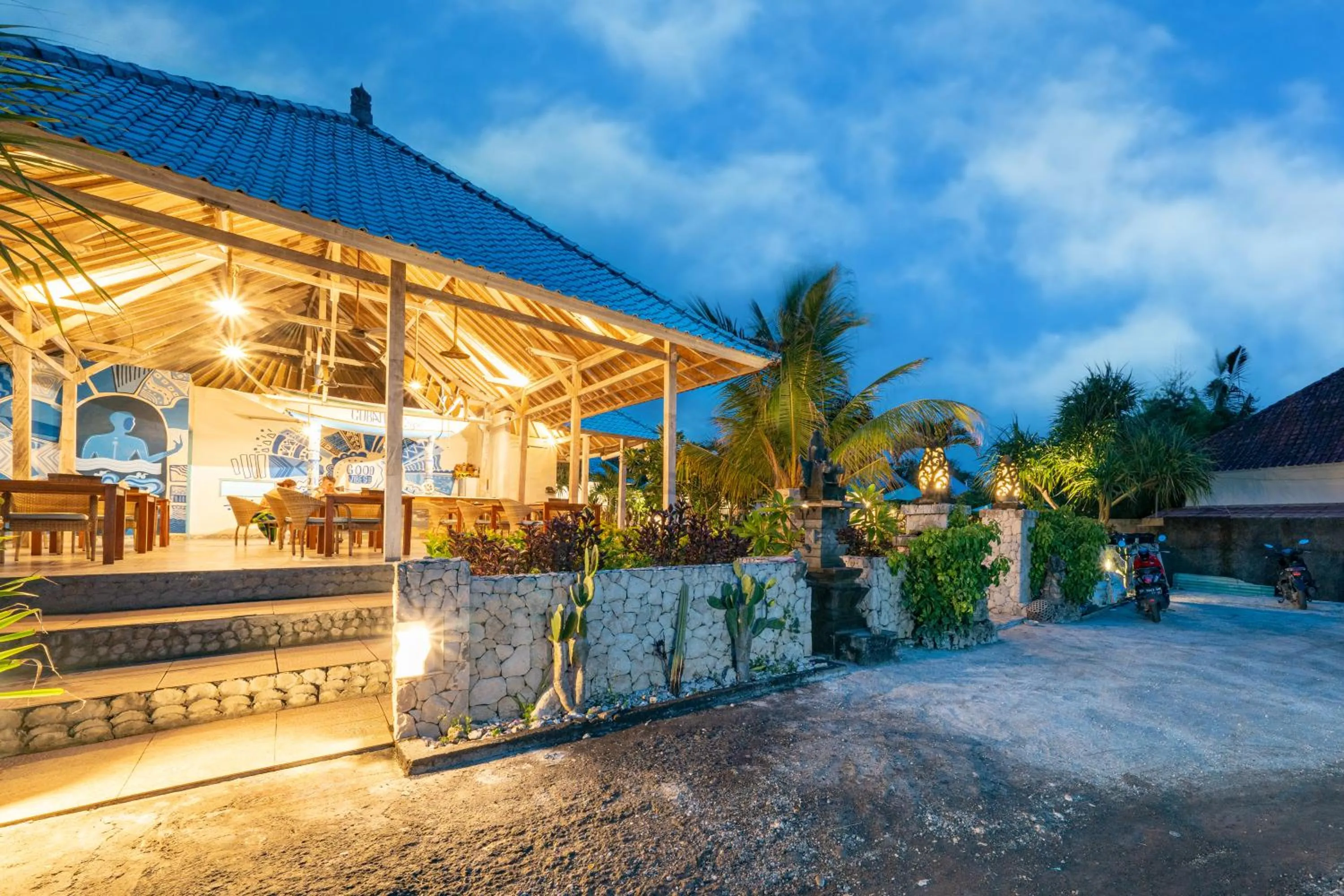 Restaurant/places to eat in The Cubang Hut's Lembongan