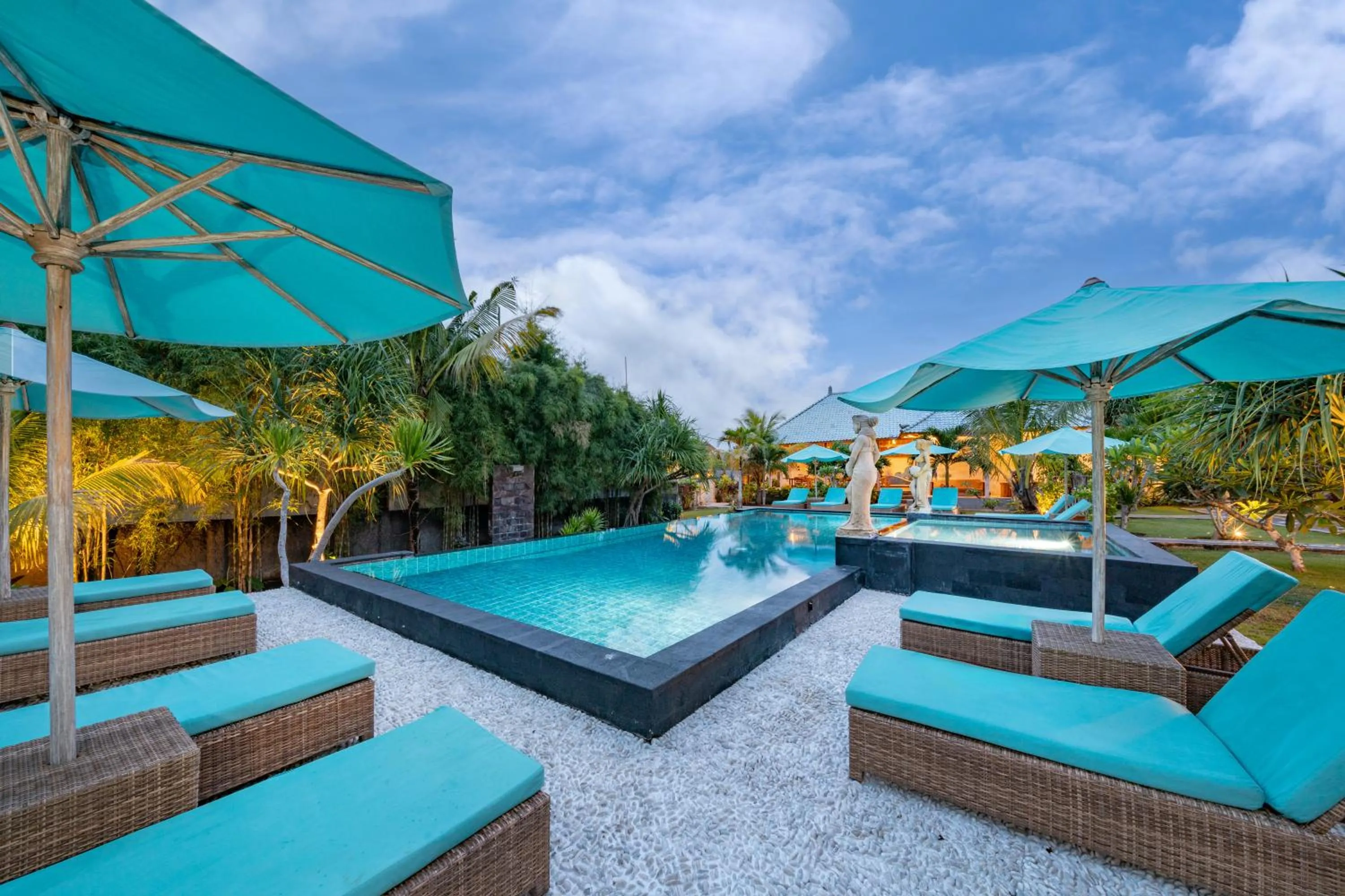 Swimming pool in The Cubang Hut's Lembongan