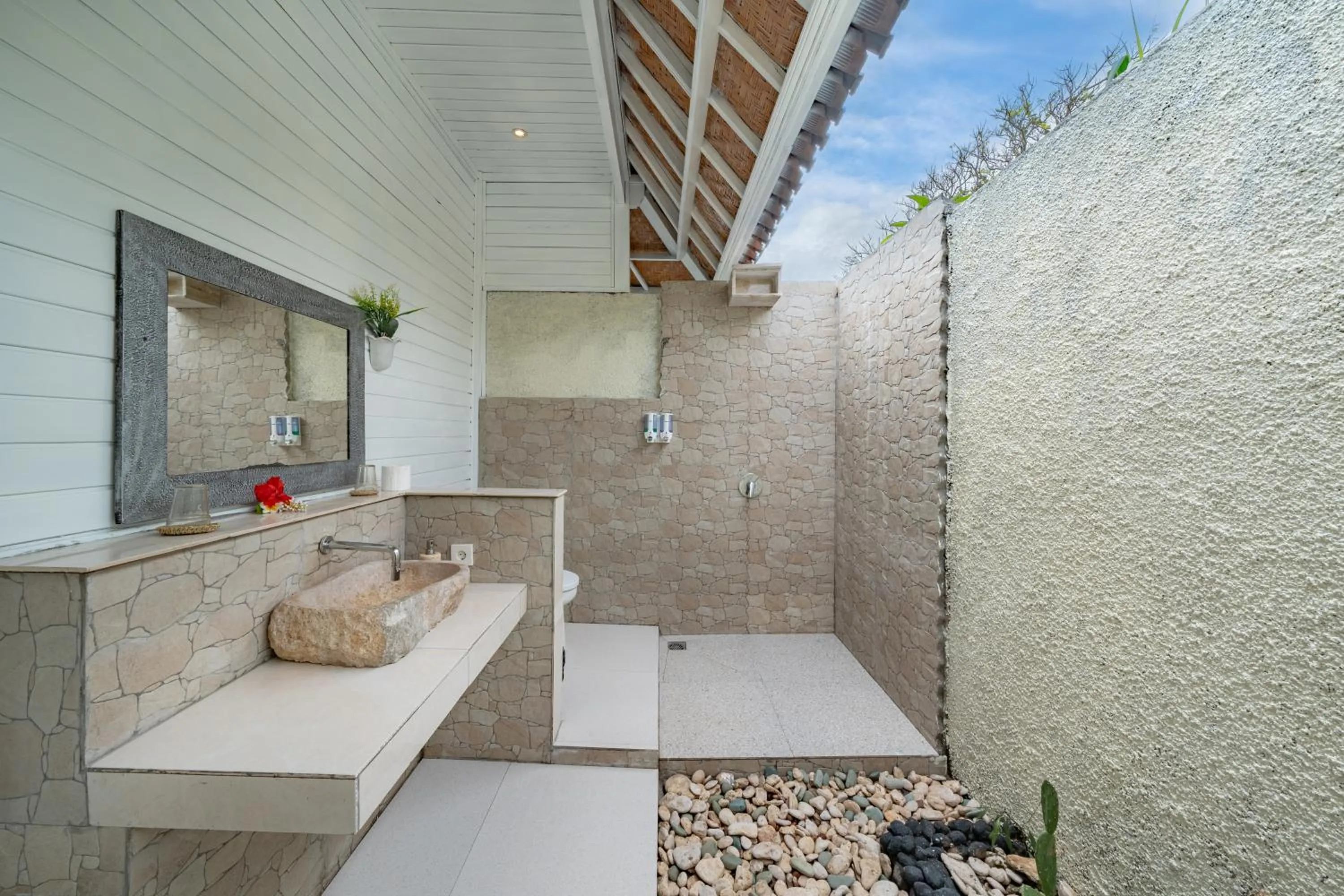 Bathroom in The Cubang Hut's Lembongan