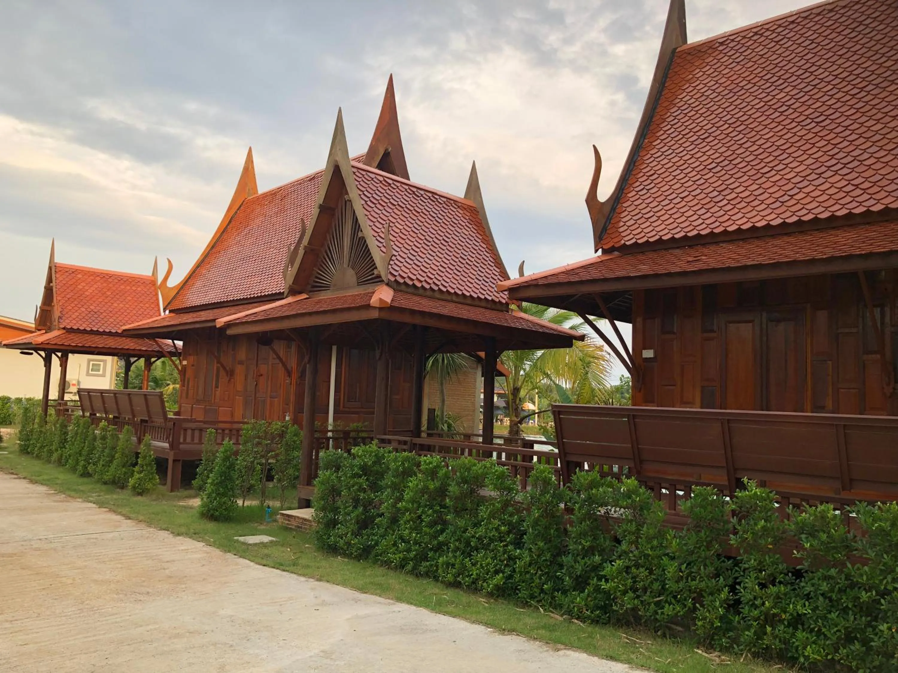Lamphurai Riverside Resort and Spa