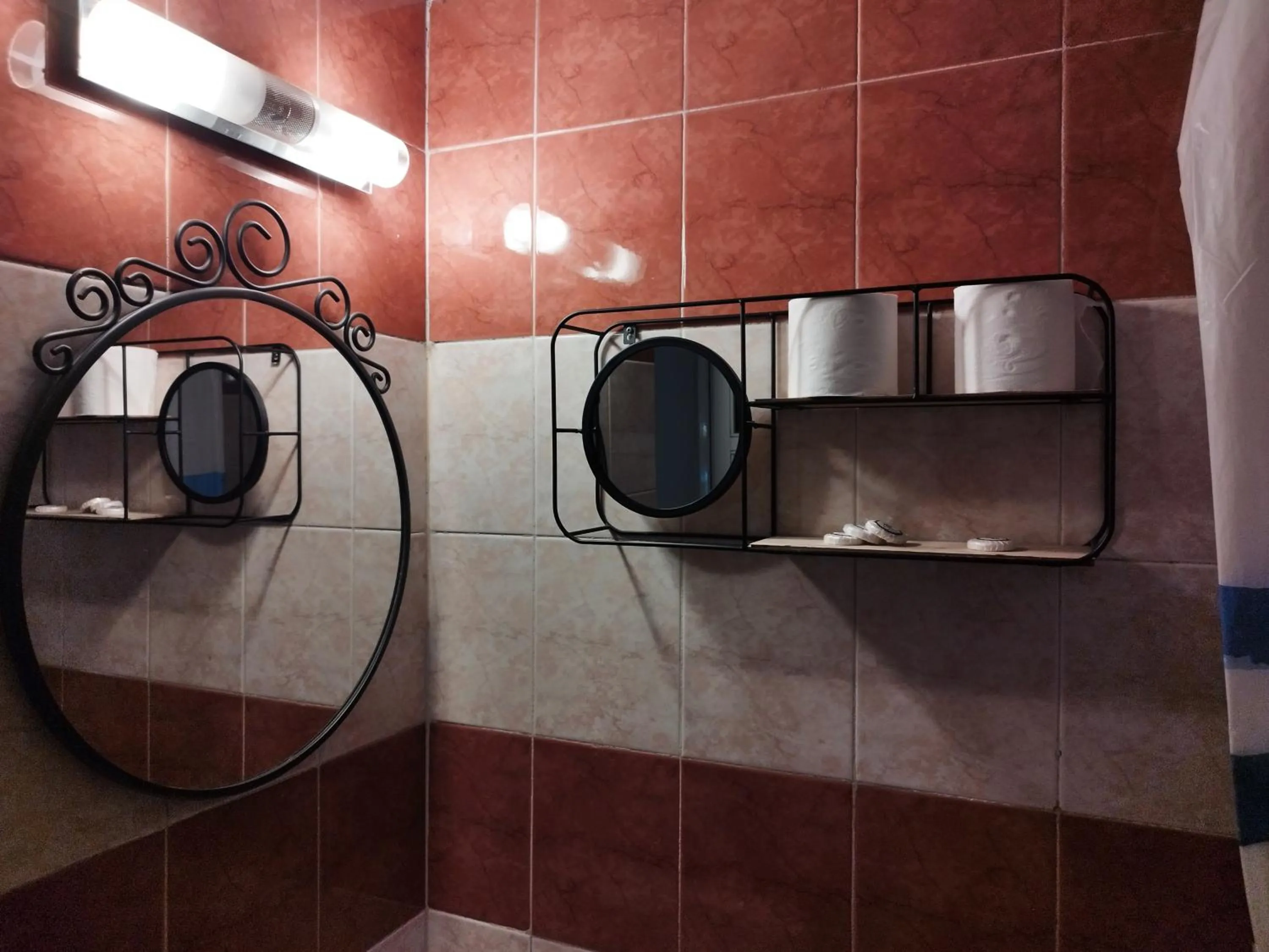 Bathroom in Alexandria Hotel