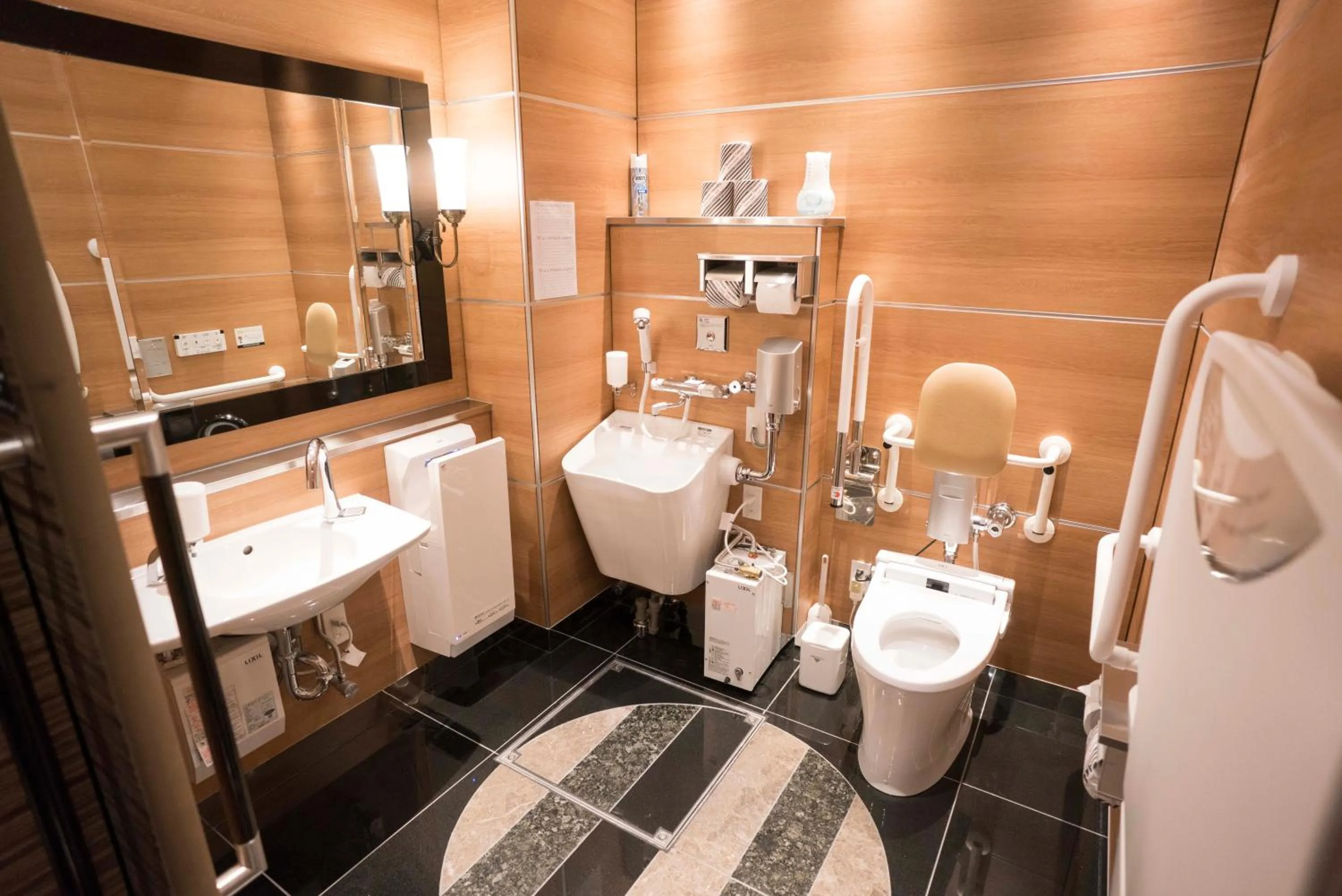 Toilet in APA Hotel Akihabaraeki-Denkigaiguchi