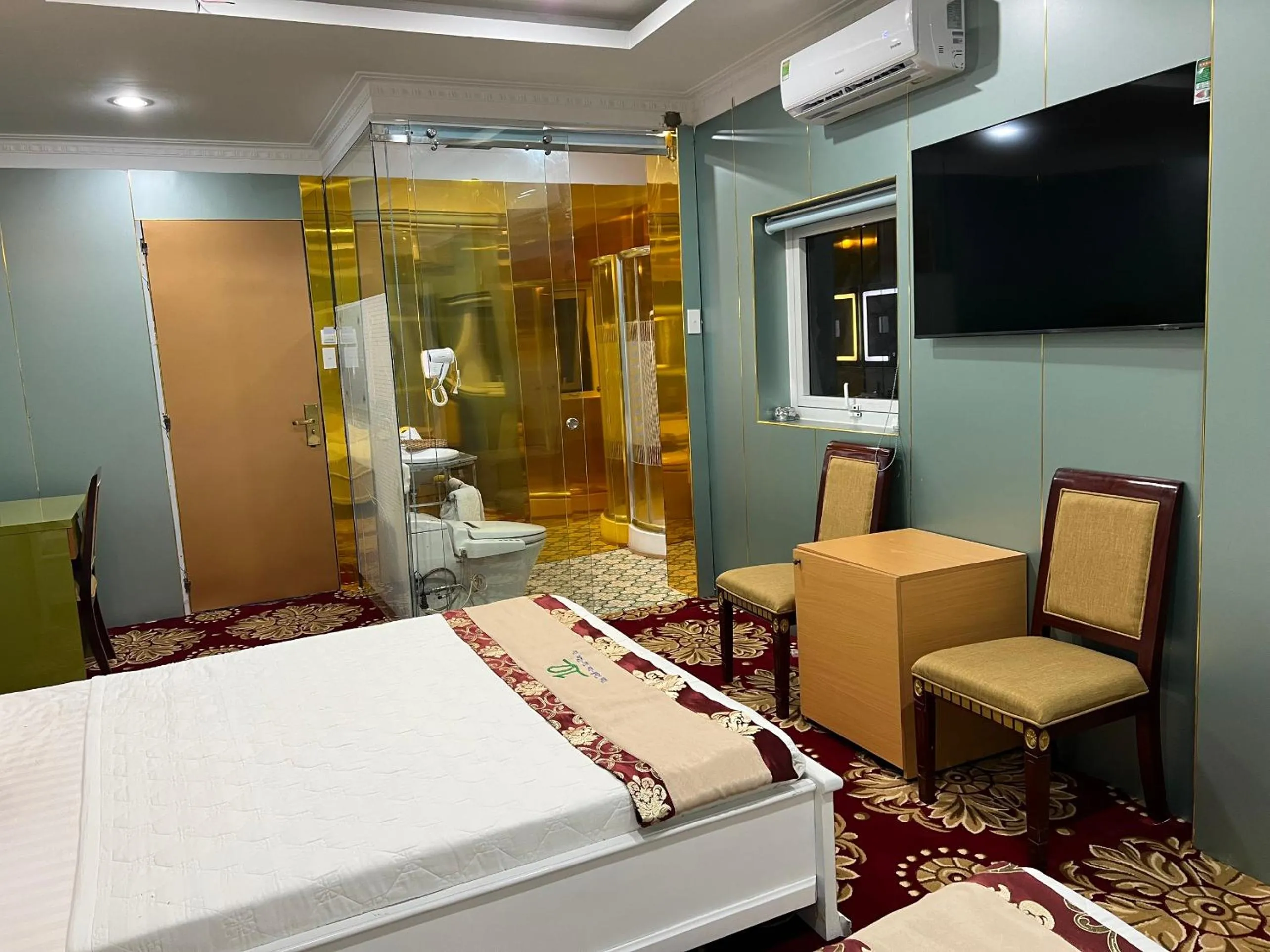Bed in Nhat Quy Hotel