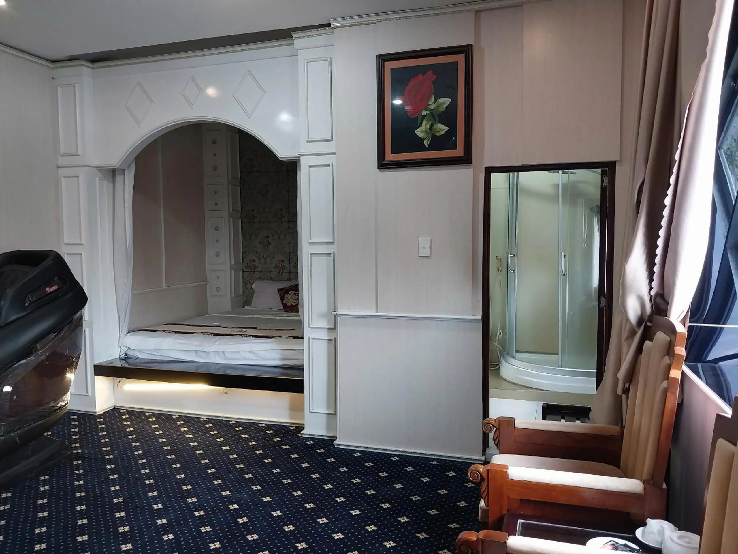 Bed in Nhat Quy Hotel