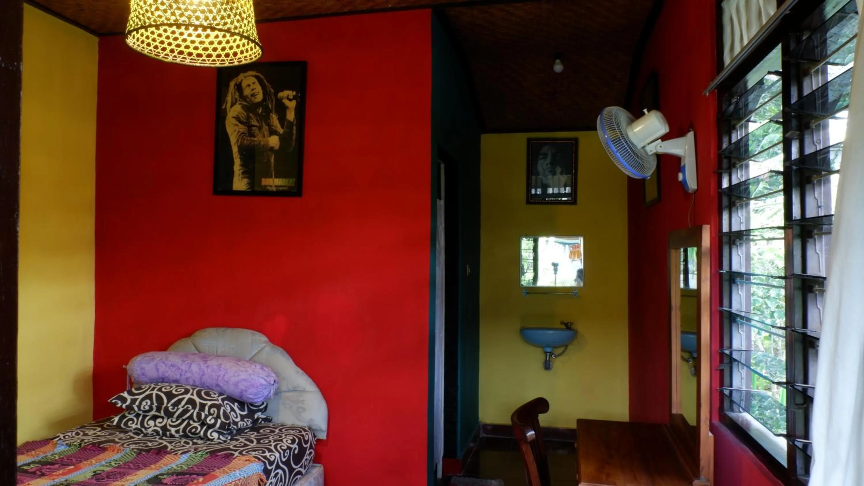 Seating area, Bed in Hai Homestay