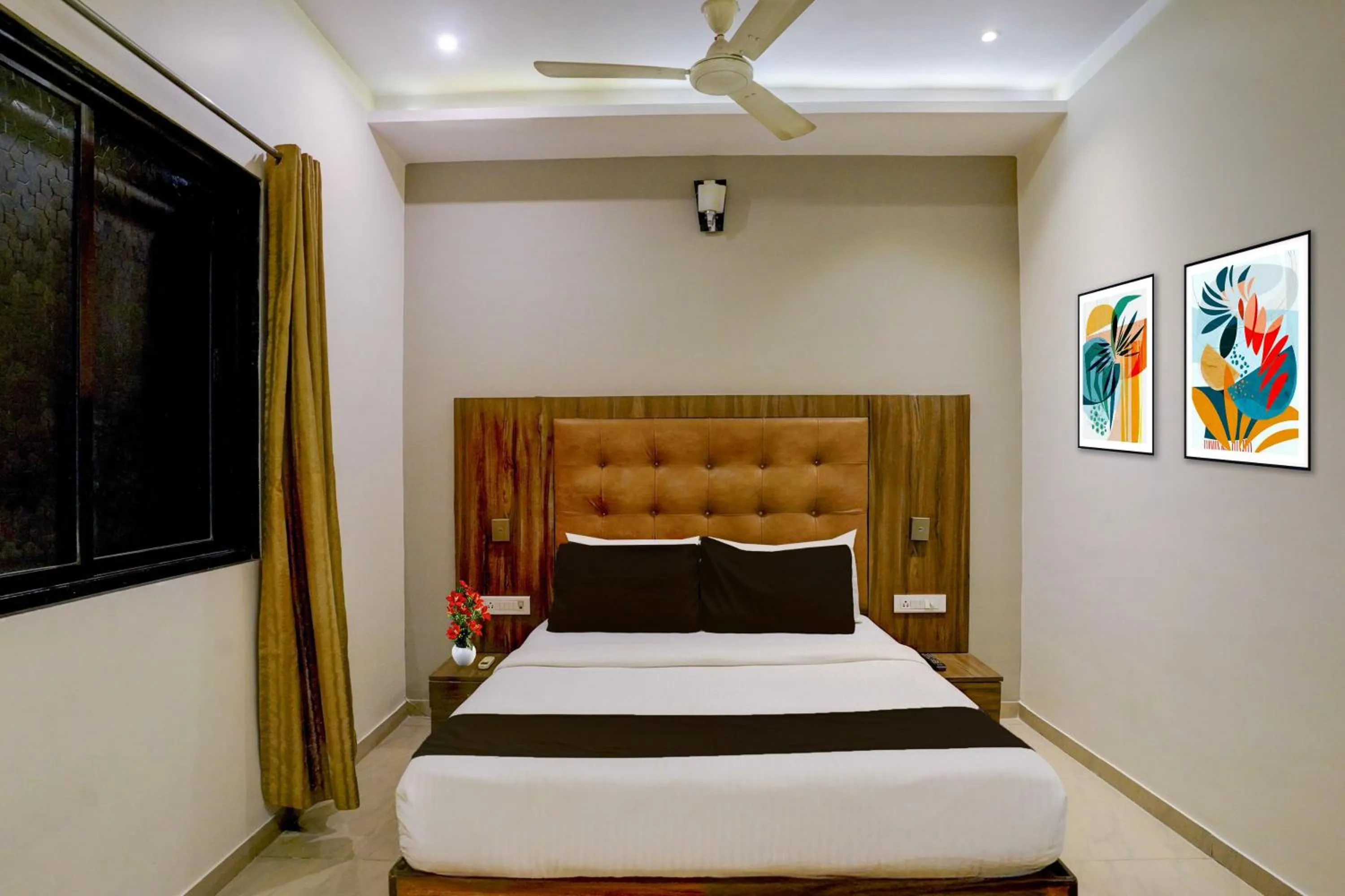 Bedroom, Bed in Super Townhouse Andheri Sakinaka Metro Formerly Hotel Amour