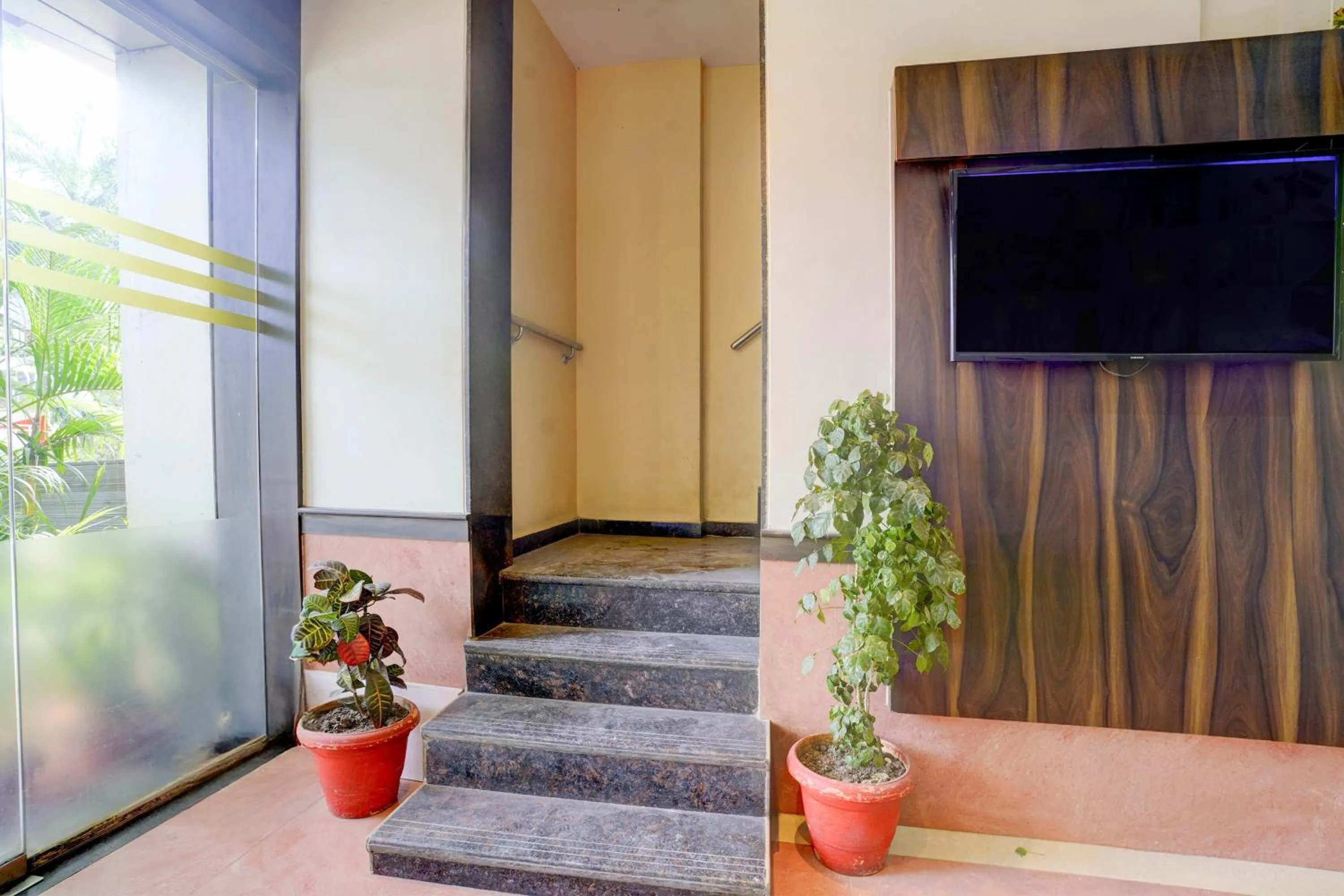 Facade/entrance in Super Townhouse Andheri Sakinaka Metro Formerly Hotel Amour