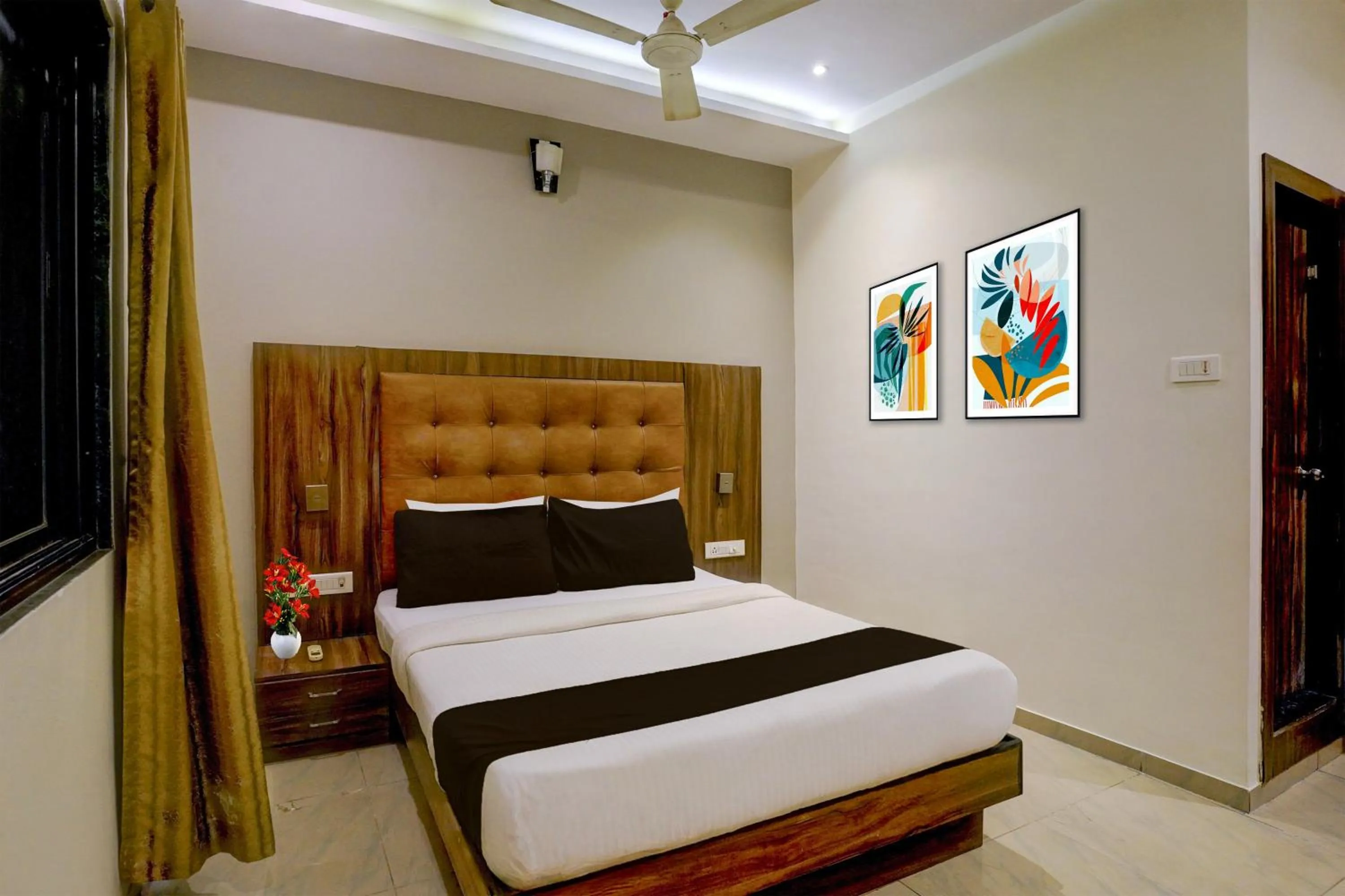 Bedroom, Bed in Super Townhouse Andheri Sakinaka Metro Formerly Hotel Amour