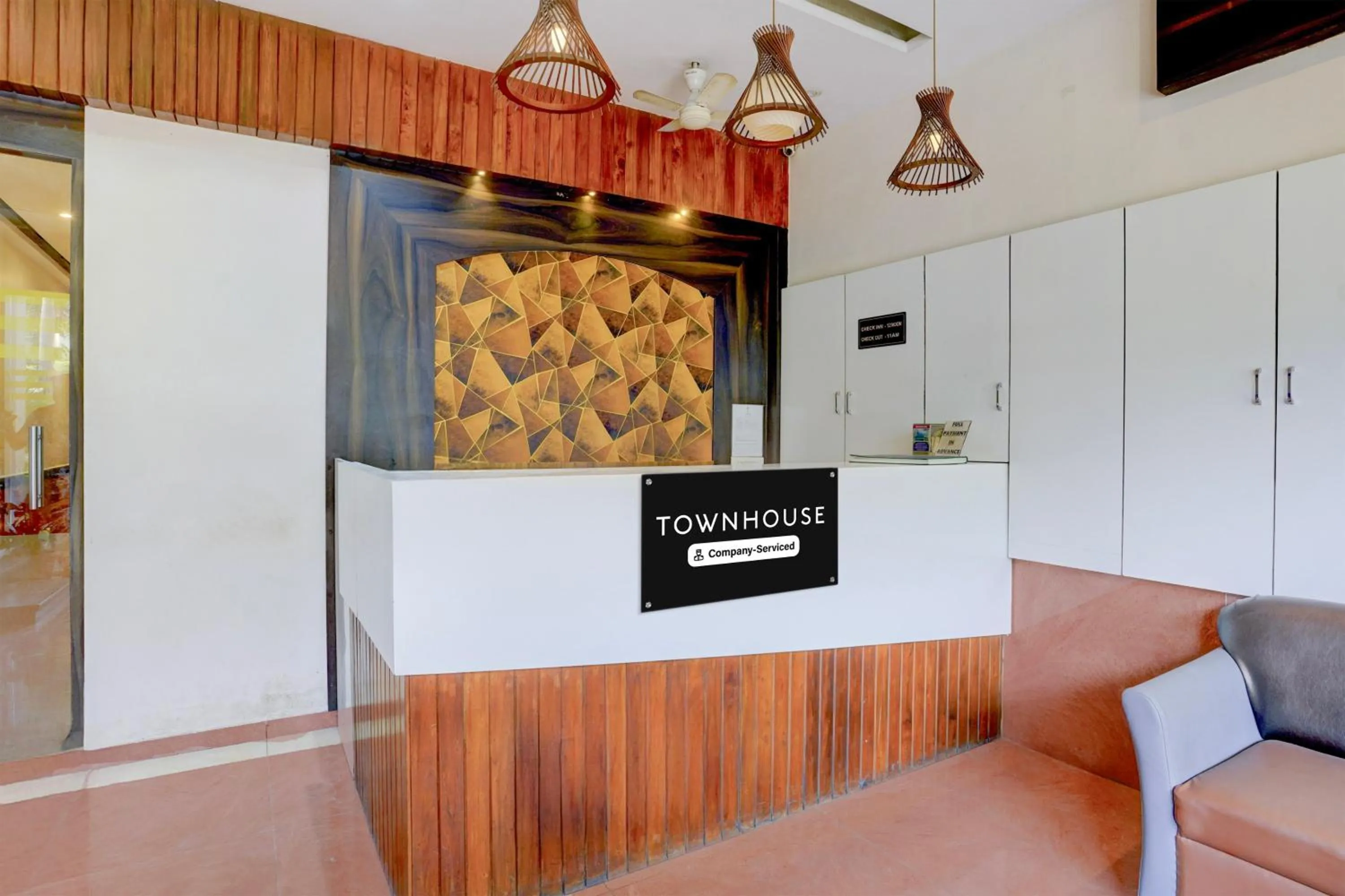 Lobby or reception in Super Townhouse Andheri Sakinaka Metro Formerly Hotel Amour