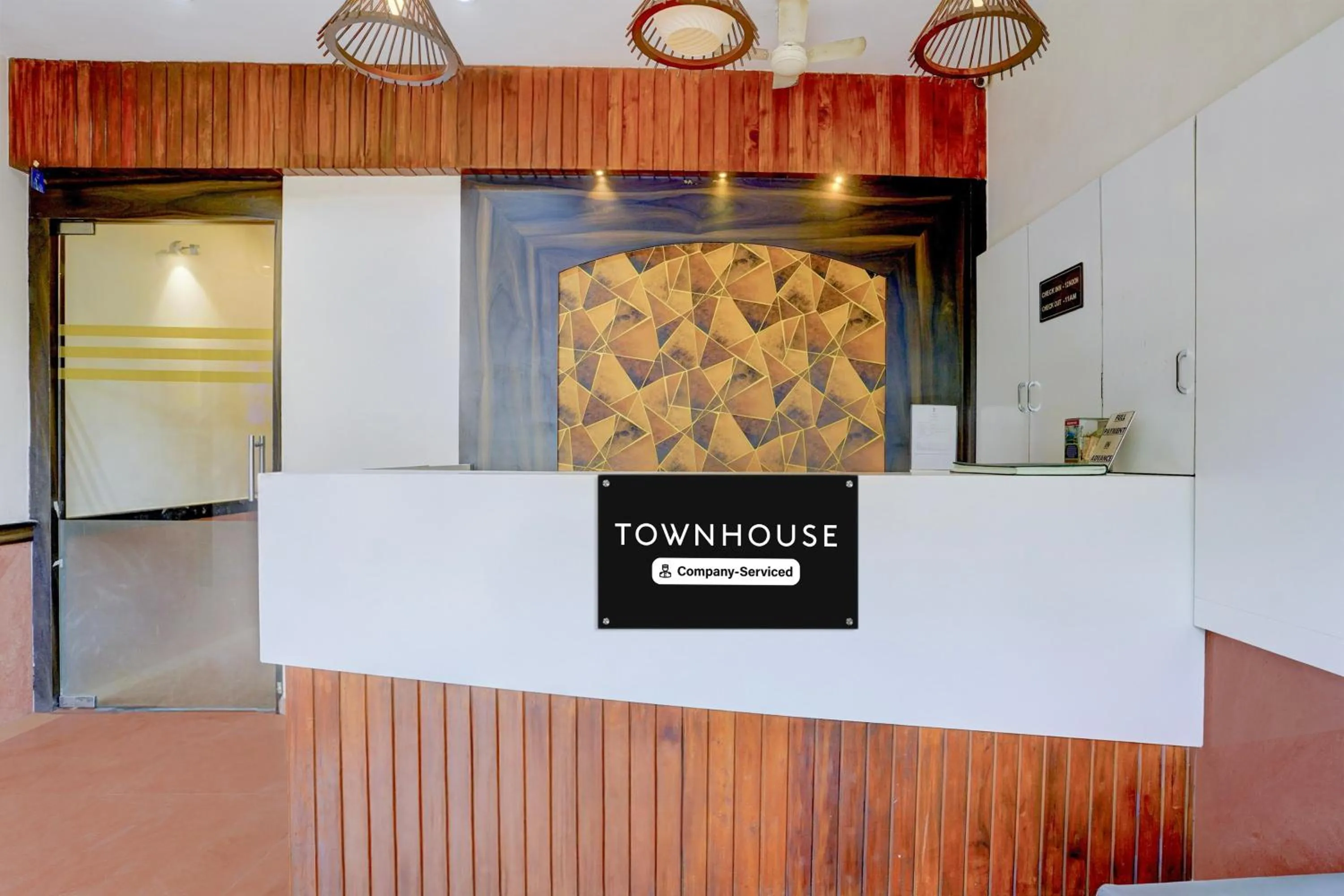 Lobby or reception in Super Townhouse Andheri Sakinaka Metro Formerly Hotel Amour