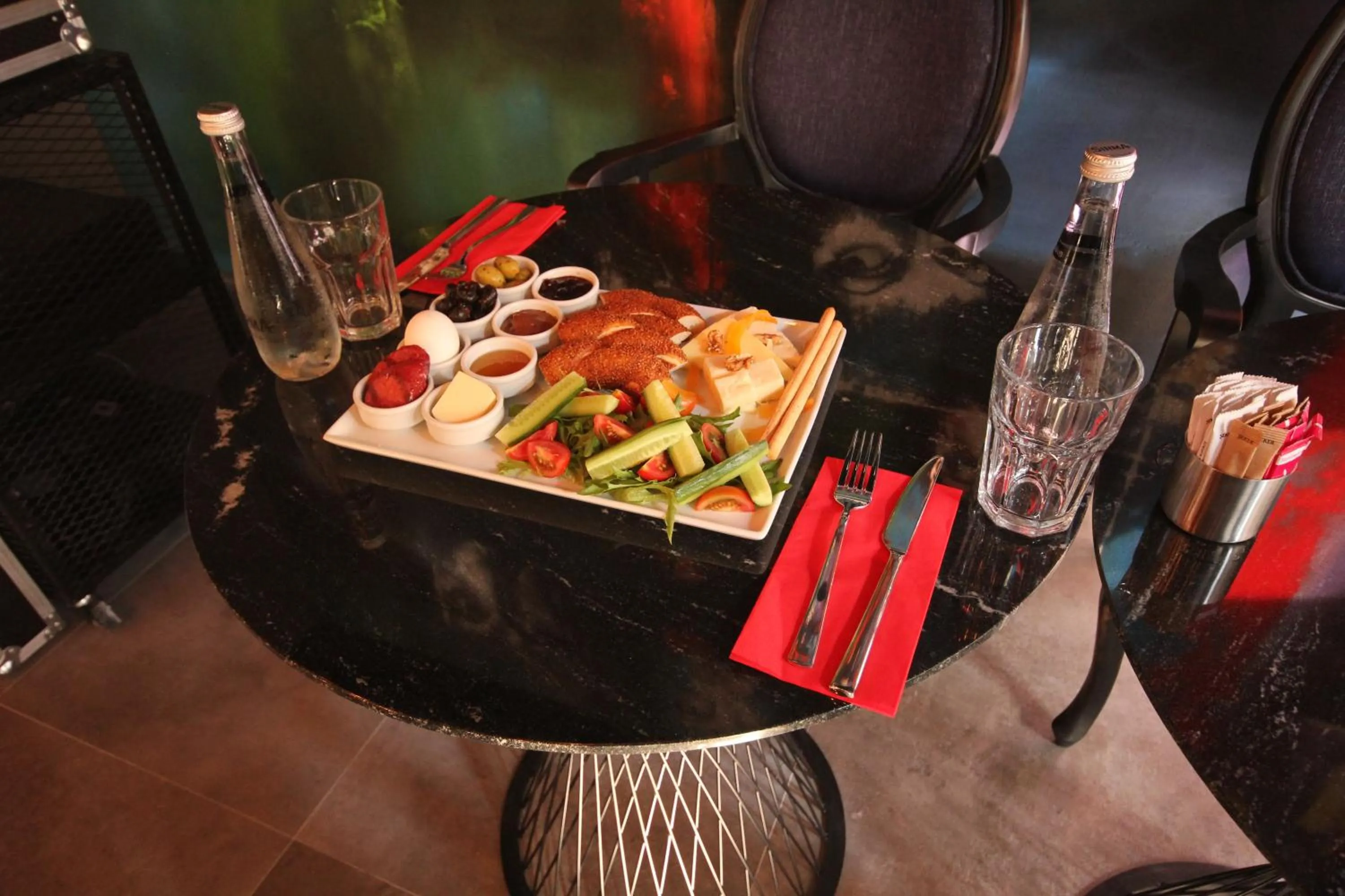 Restaurant/places to eat in Hotel Naumpasa Konagi