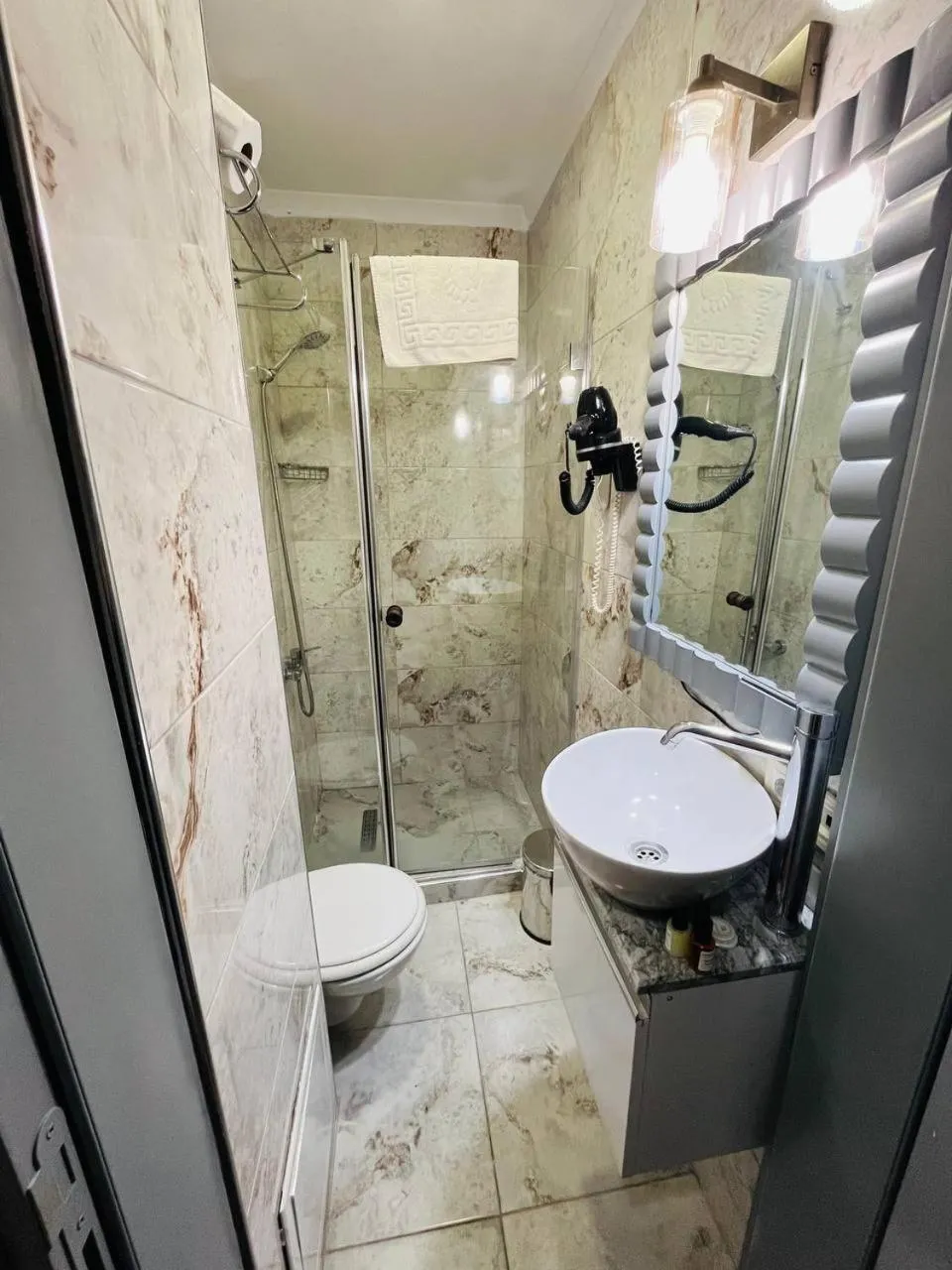 Shower in City Center Hotel Taksim İstanbul
