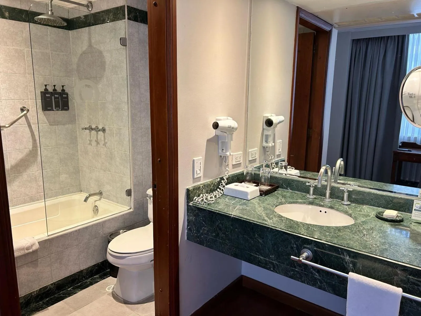 Toilet in Cosmos 100 Hotel & Centro de Convenciones - Hoteles Cosmos