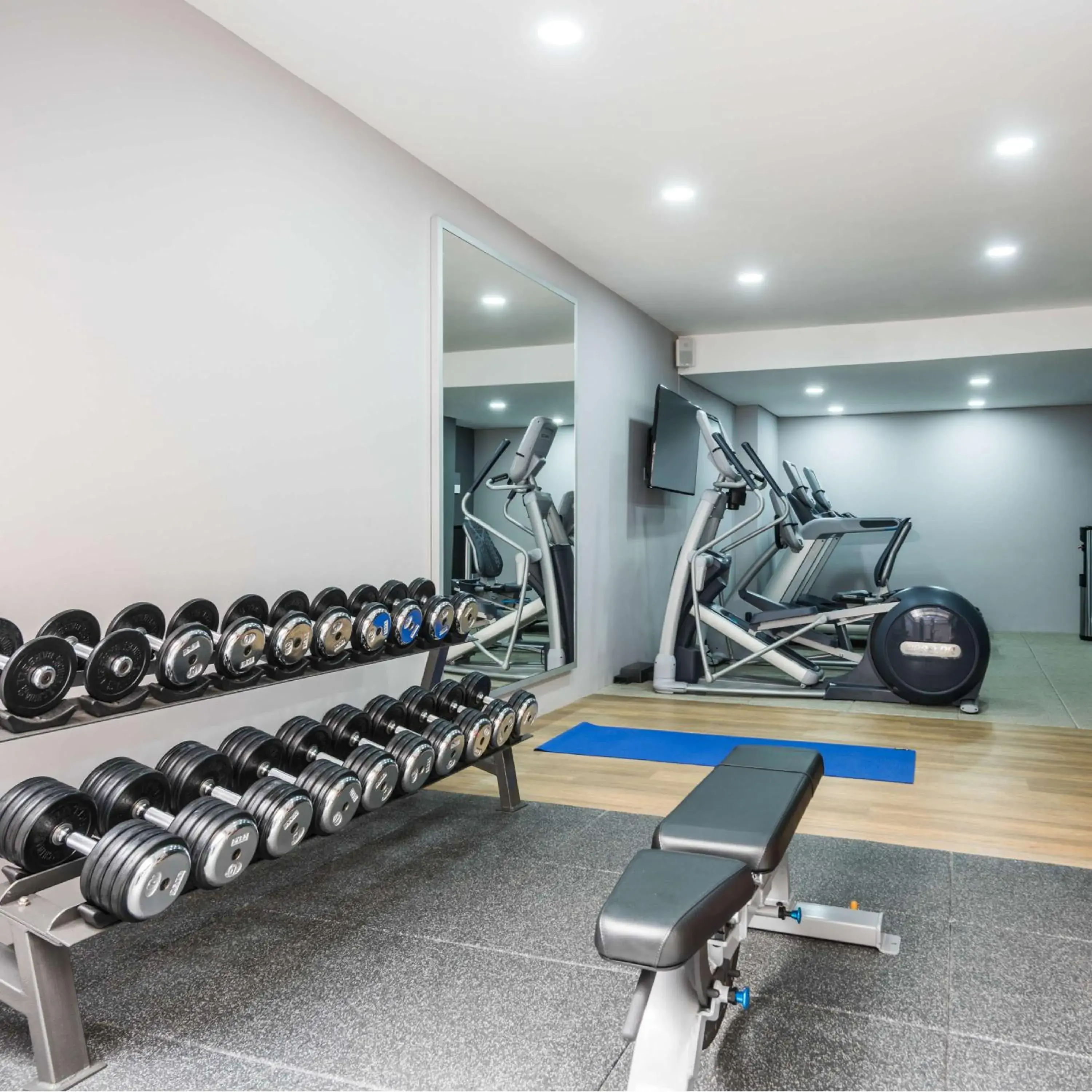Fitness centre/facilities in Cosmos 100 Hotel & Centro de Convenciones - Hoteles Cosmos Fitness centre/facilities in Cosmos 100 Hotel & Centro de Convenciones - Hoteles Cosmos