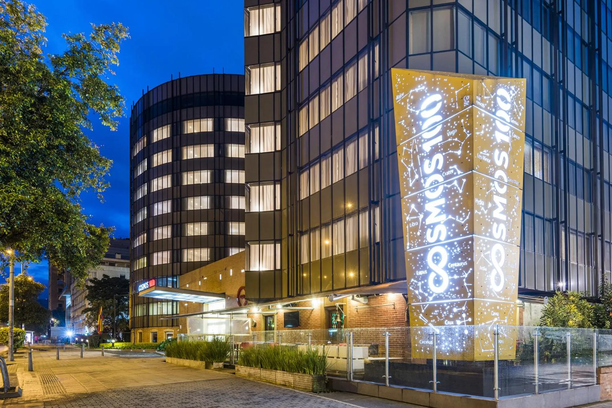 Facade/entrance in Cosmos 100 Hotel & Centro de Convenciones - Hoteles Cosmos