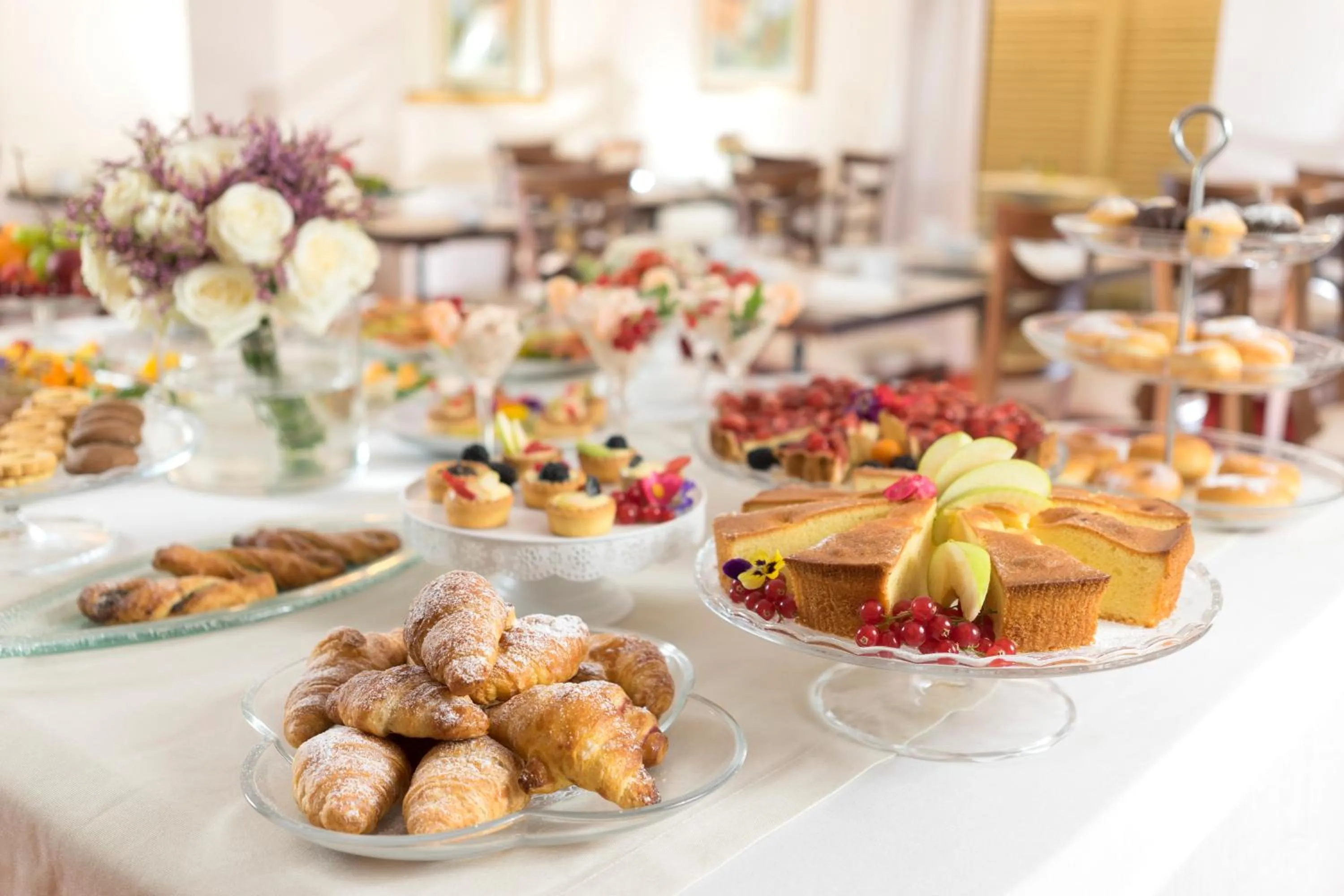 Breakfast in Hotel Apollo