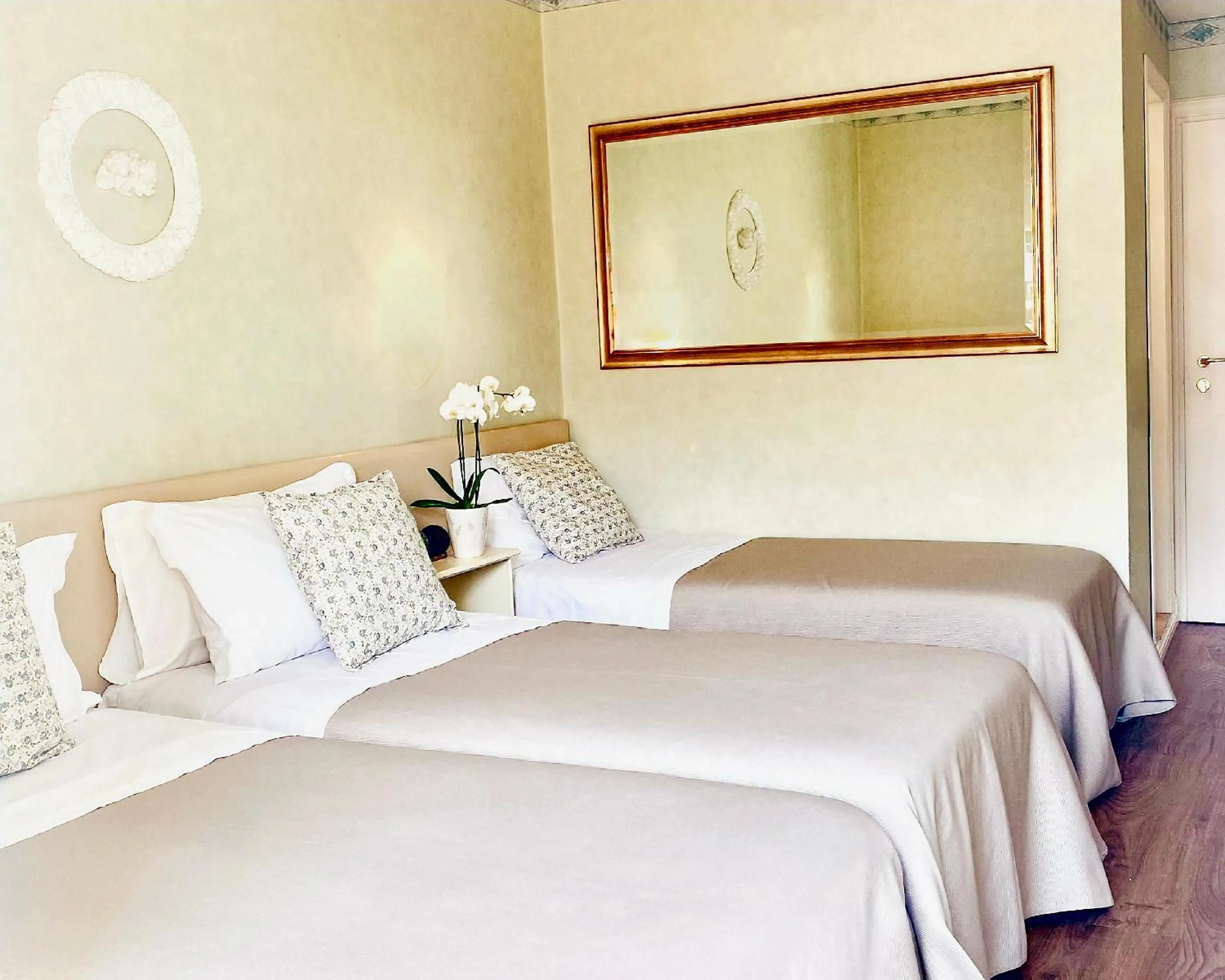 Bedroom, Bed in Hotel Apollo