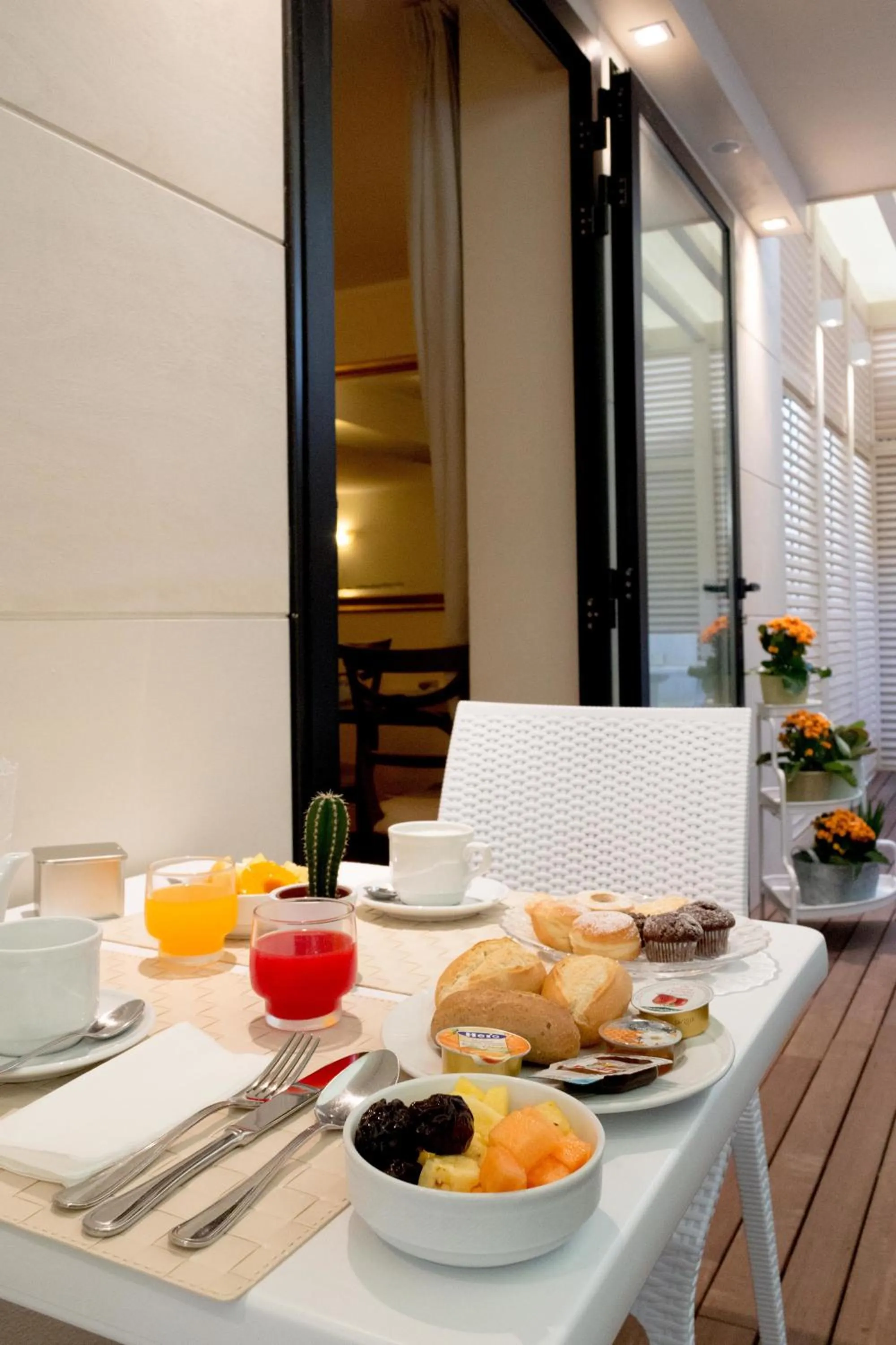 Breakfast in Hotel Apollo