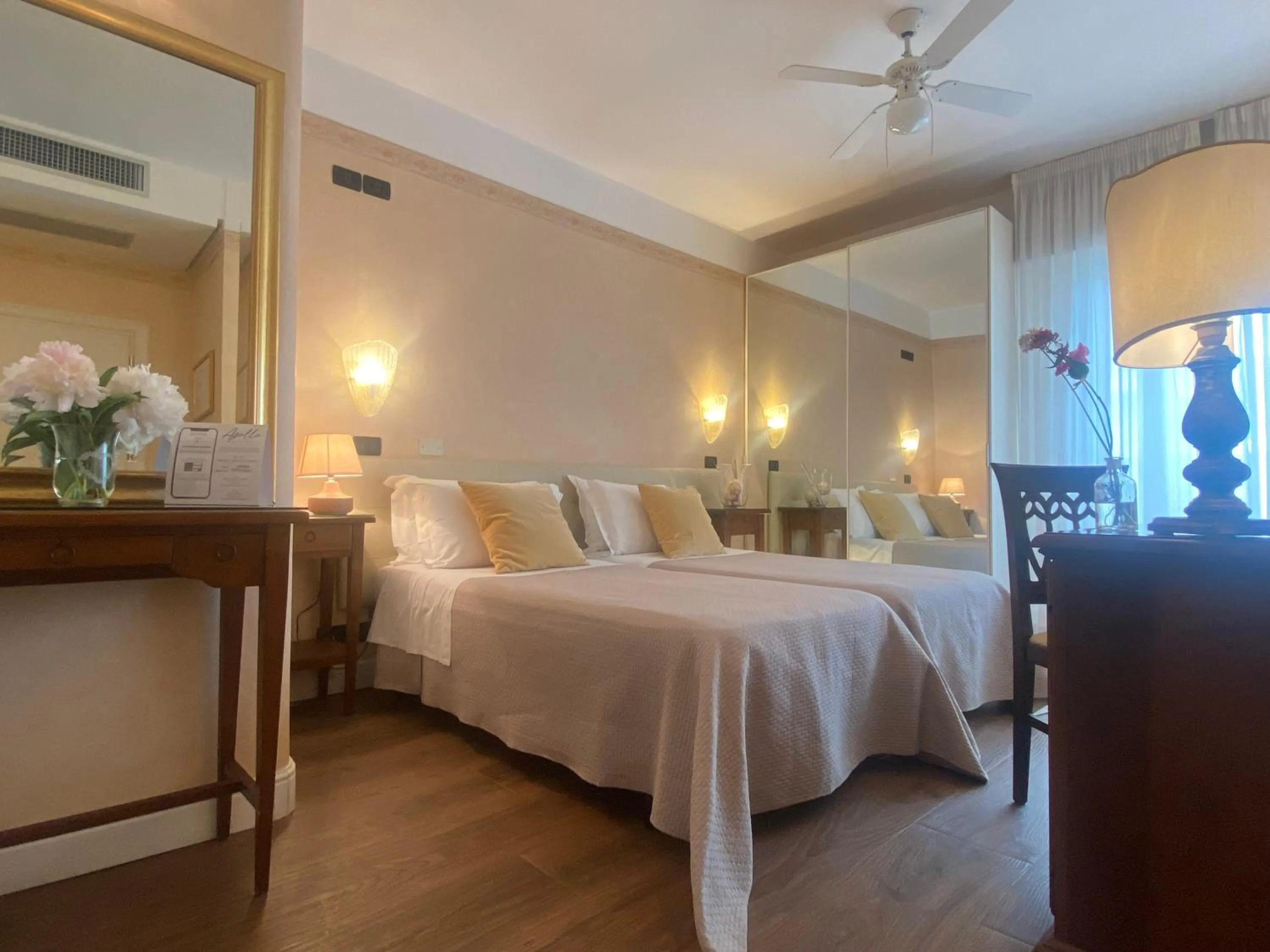 Bedroom, Bed in Hotel Apollo