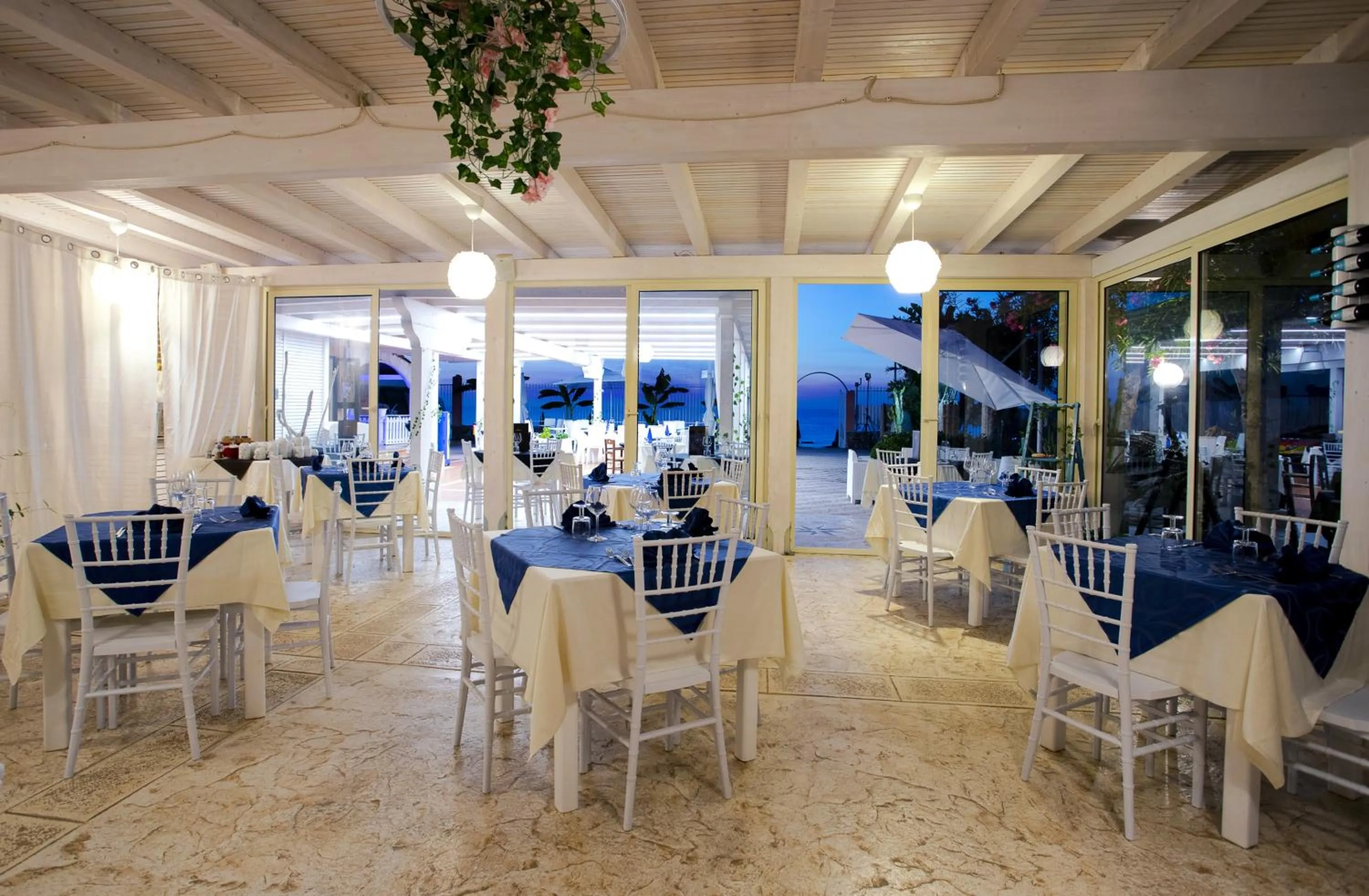 Restaurant/places to eat in Park Oasi Resort