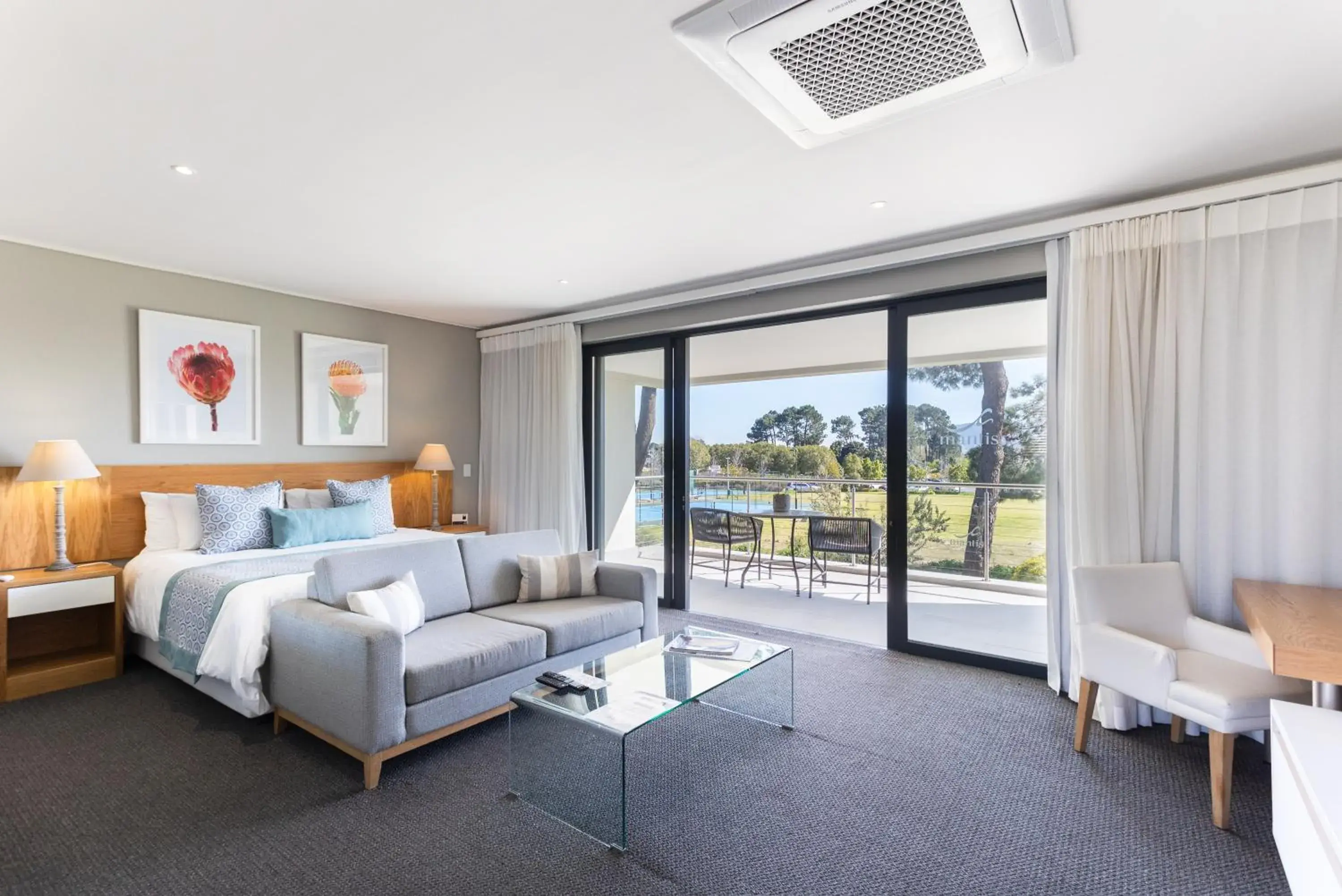 One-Bedroom Suite with Club View in Pearl Valley Hotel One-Bedroom Suite with Club View in Pearl Valley Hotel