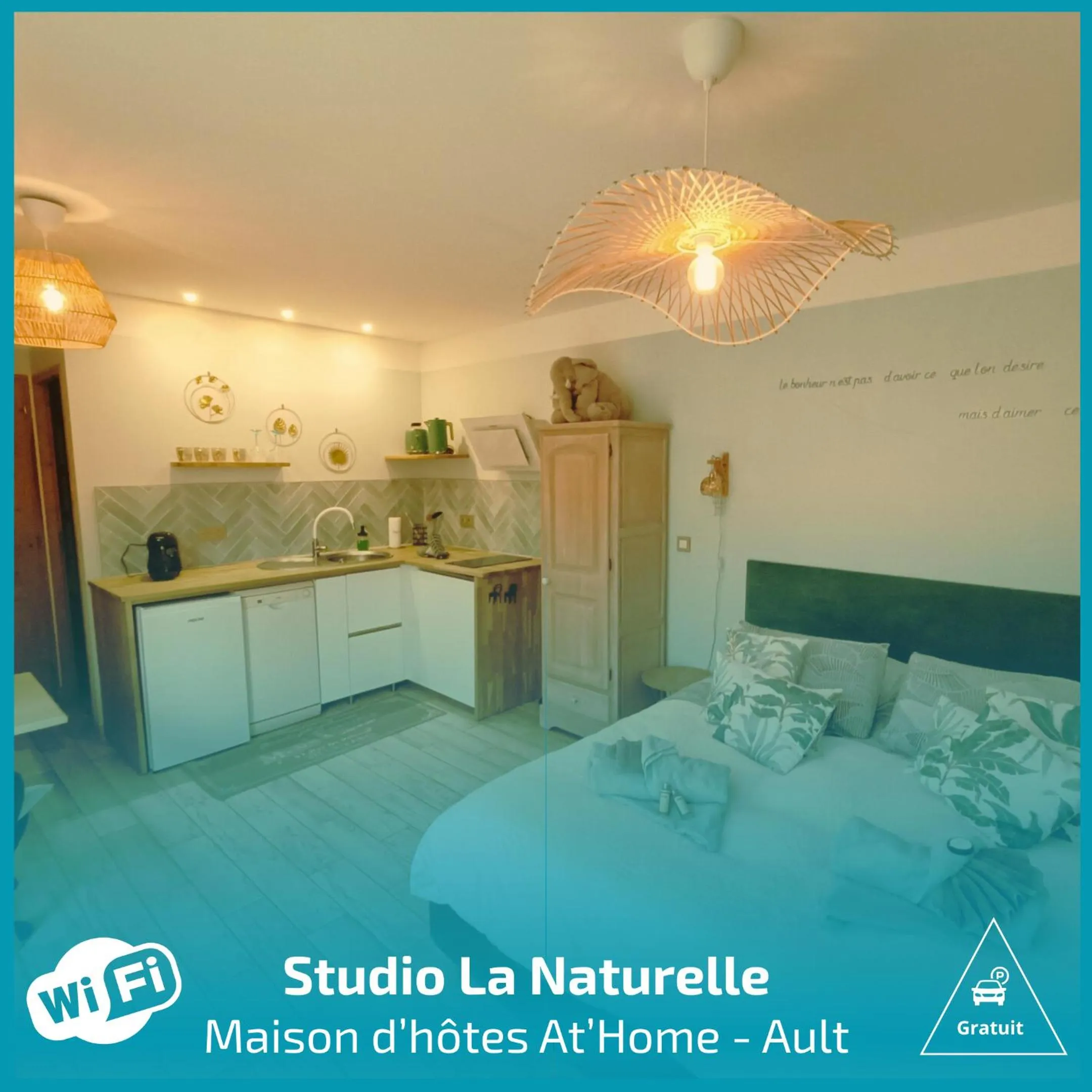 Photo of the whole room in Maison d'hôtes "At'Home"